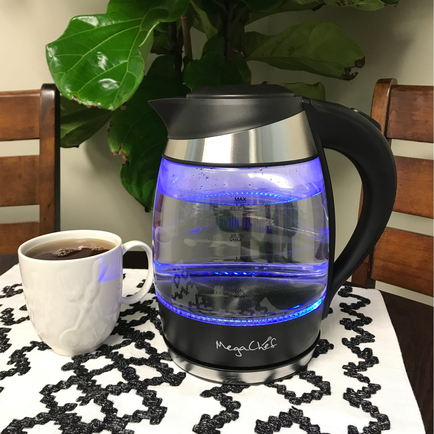 MegaChef 1.8-Liter Electric Tea Kettle, Silver - Image 3