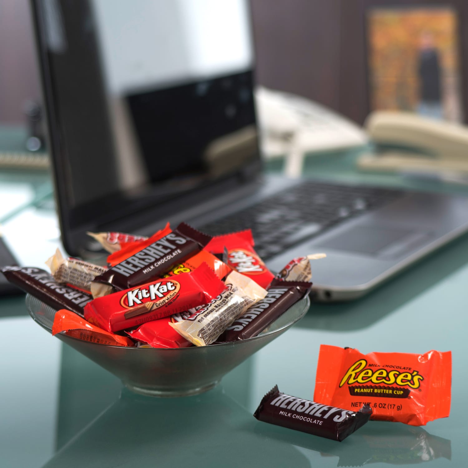 Hersheys Snack-Size Milk Chocolate Bars, 19.8 Oz Bag - Image 4