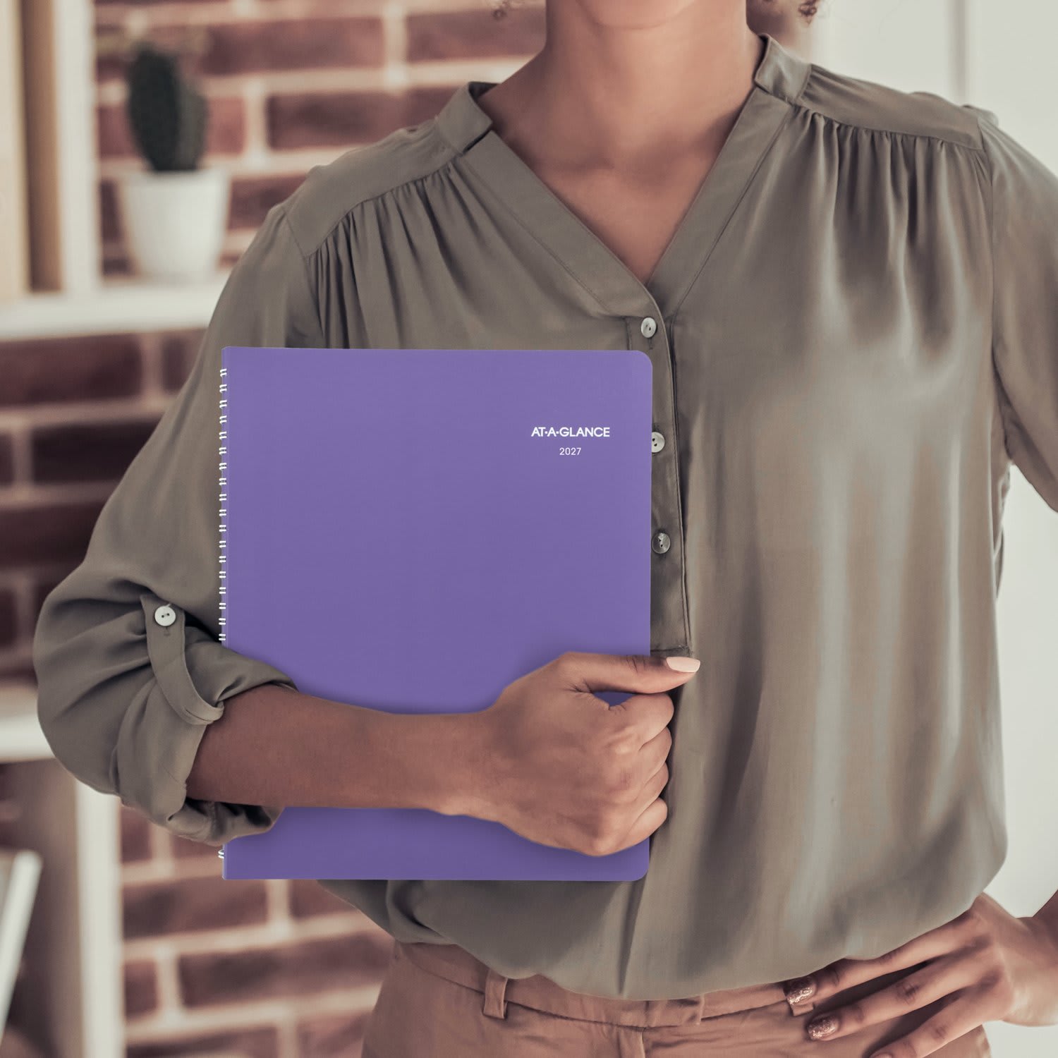 AT-A-GLANCE Beautiful Day 2027 Weekly Monthly Appointment Book Planner, Lavender, Large, 8 1/2in x 11in - Image 6