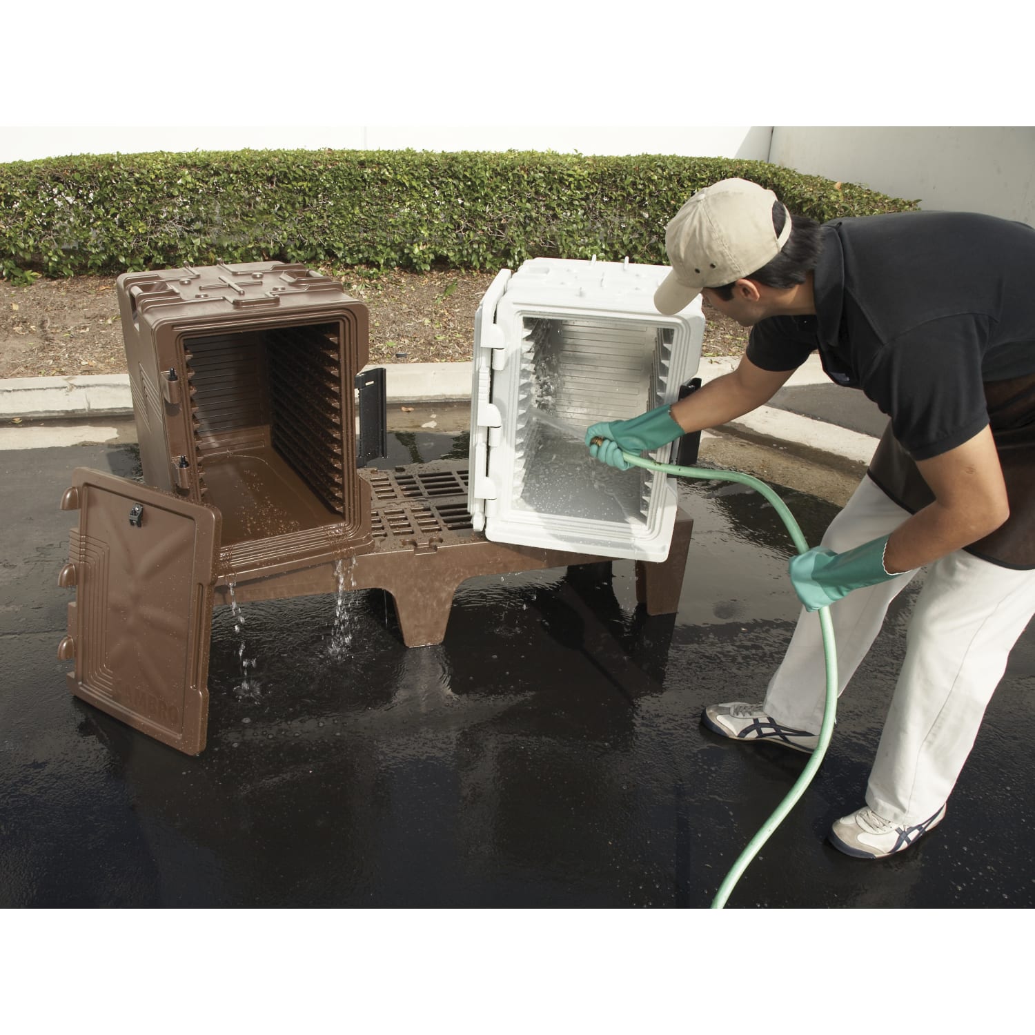 Cambro S-Series Ultra Pan Carrier, 25inH x 18inW x 26-1/4inD, Dark Brown - Image 4