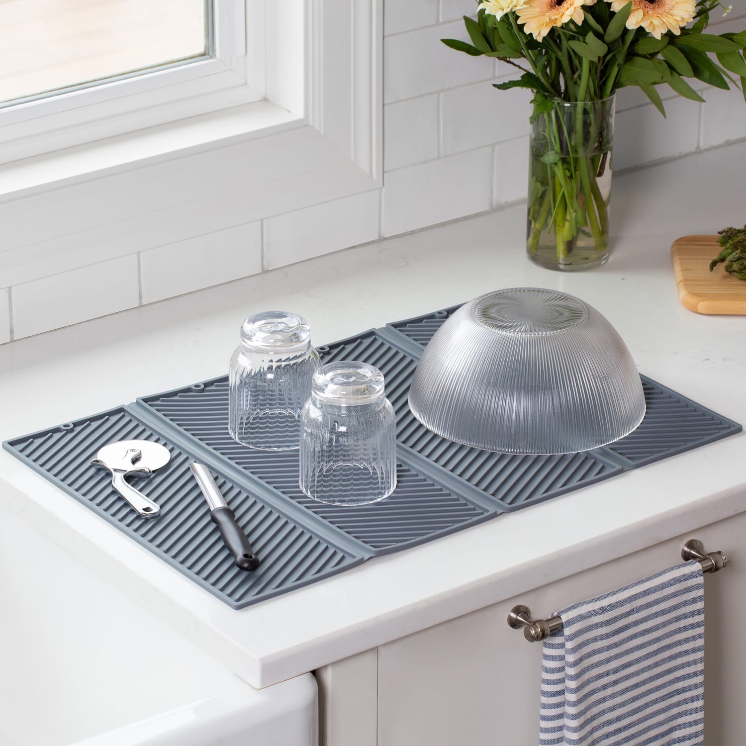 Better Houseware Expandable Silicone Drying Mat, 1-1/2inH x 22-3/4inW x 15inD, Gray - Image 4