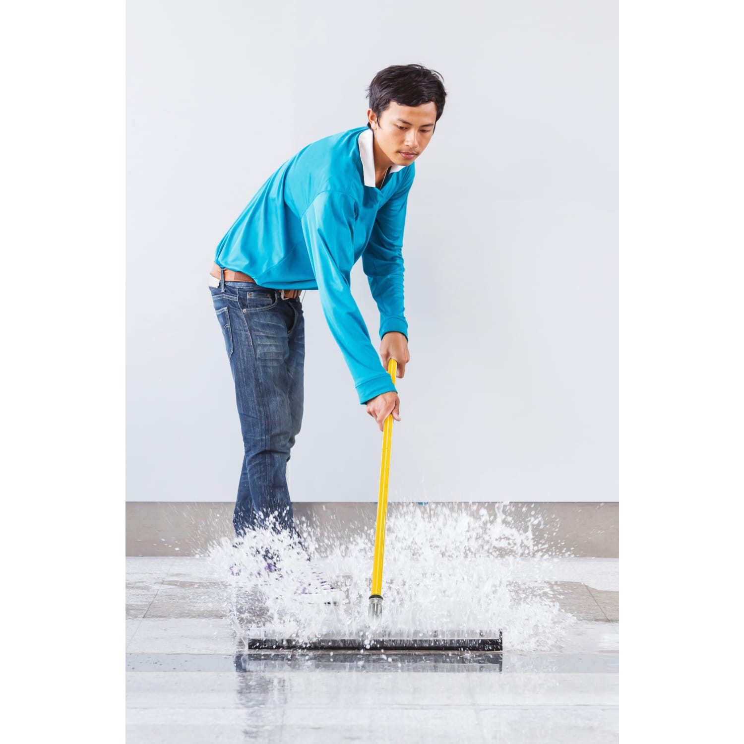 Alpine Dual Moss Heavy-Duty Floor Squeegees, 18in, 50in Handle, Yellow, Pack Of 2 Squeegees - Image 6