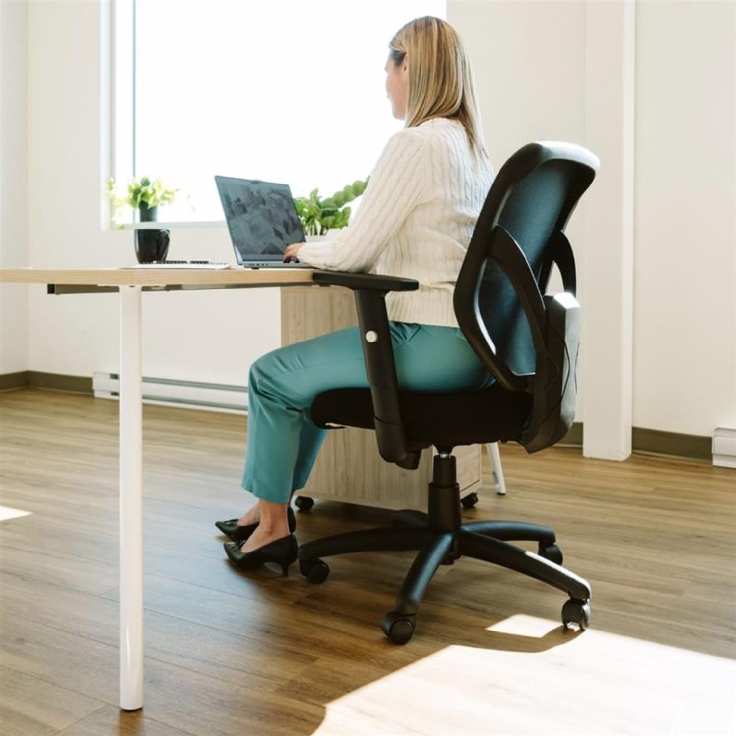 Bush Business Furniture Accord Ergonomic Mesh Back Office Chair, Black Fabric, Standard Delivery - Image 3