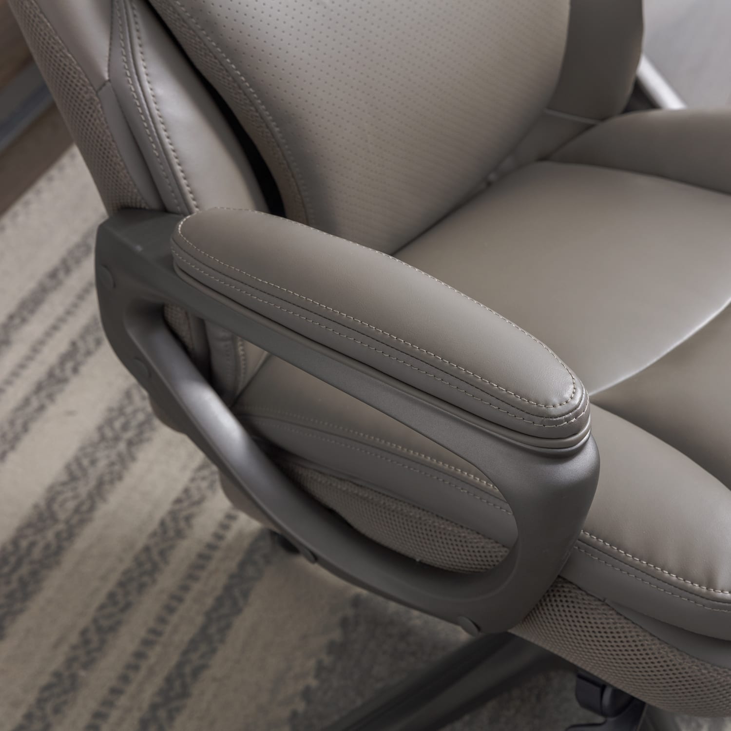Serta Smart Layers Arlington AIR Ergonomic Bonded Leather HighBack Executive Chair Taupe PopularChairscom Serta Smart Layers Arlington AIR Ergonomic Bonded Leather High Back Executive Chair Taupe PopularChairscom