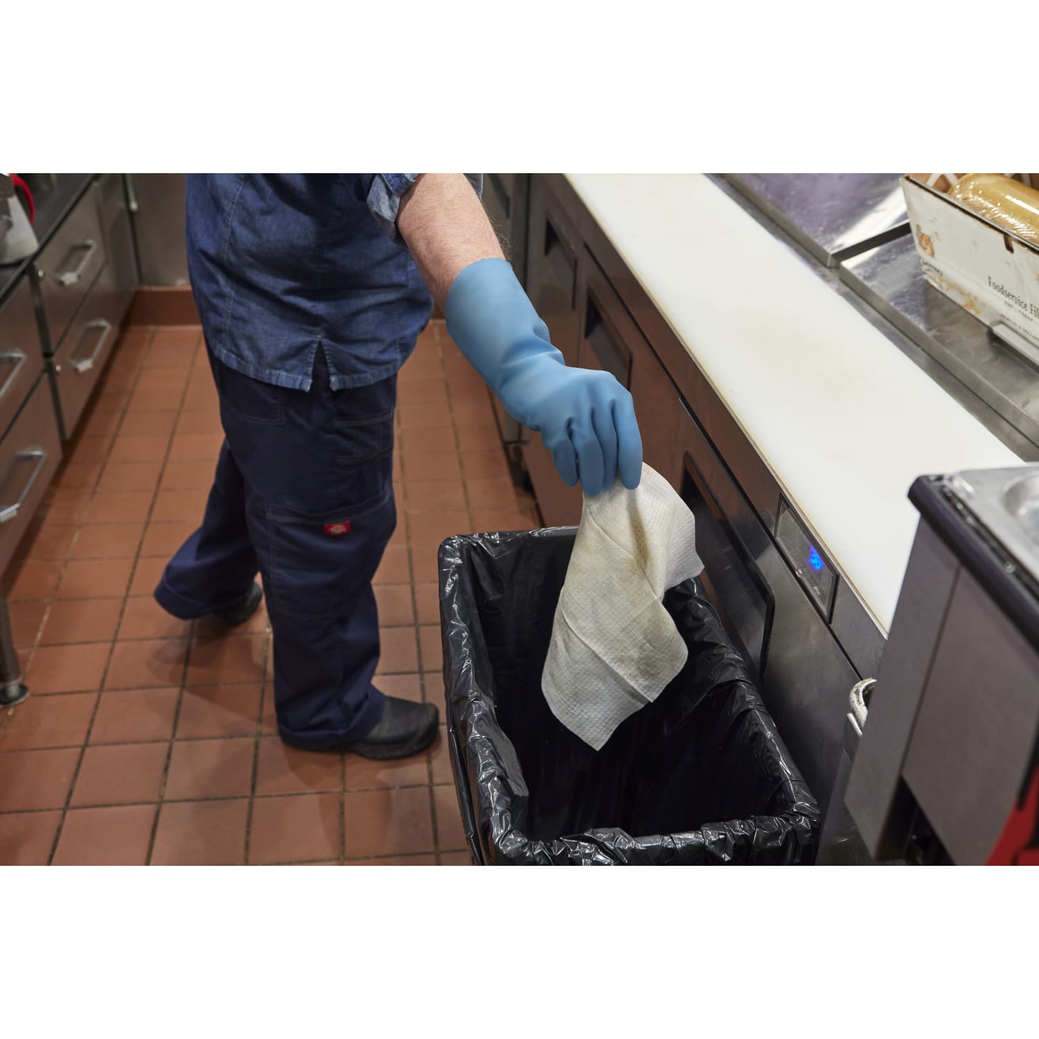 Scotch-Brite Stainless Steel Hood Degreaser Wipes with Scotchgard Protector, 30/Pack - Image 5