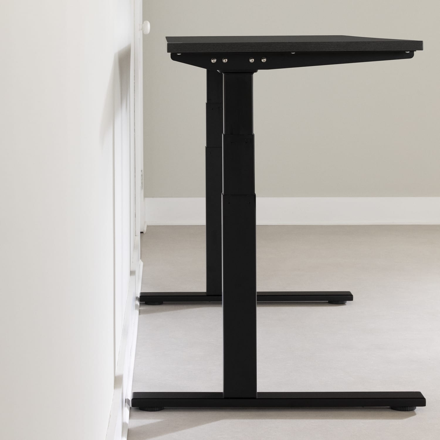 South Shore Ezra Electric Adjustable-Height Standing Desk, 48-3/4inH x 59-1/2inW x 27-1/2inD, Gray Oak/Matte Black - Image 5