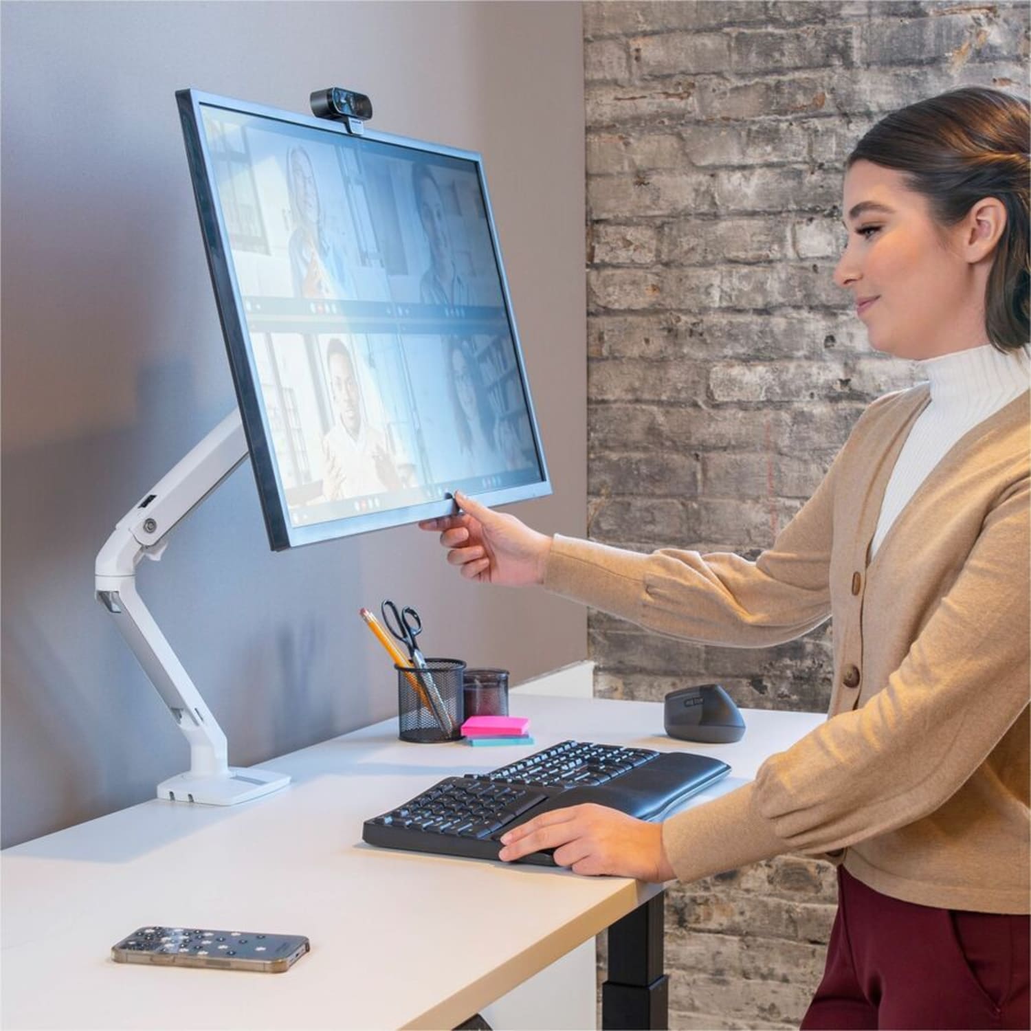 Ergotron Mounting Arm for LCD Monitor - White - 1 Display(s) Supported - 34in Screen Support - 20 lb Load Capacity - 75 x 75, 100 x 100 - Image 5