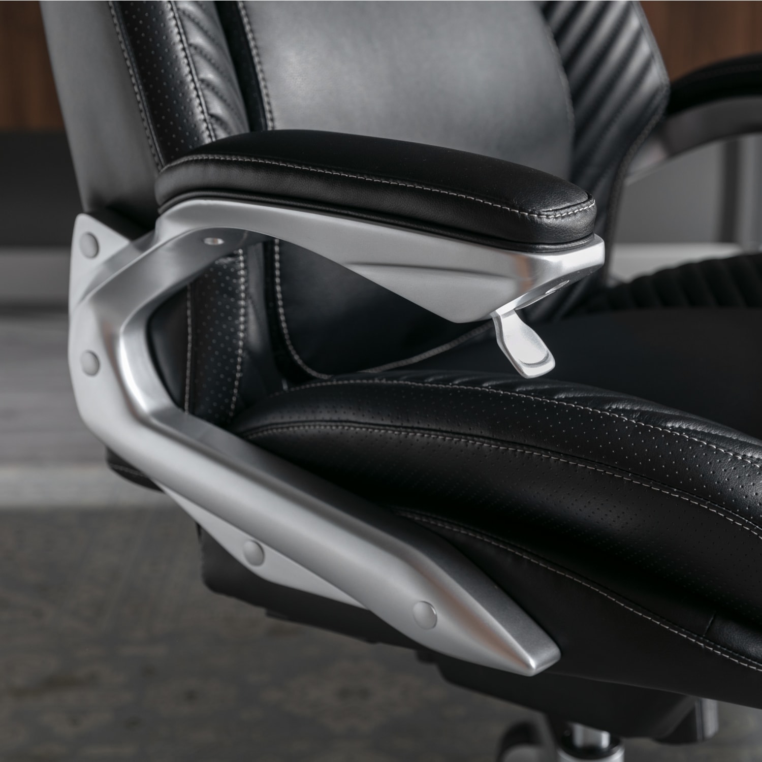 Serta iComfort i6000 Ergonomic Bonded Leather High Back Executive Office Chair BlackSilver PopularChairscom