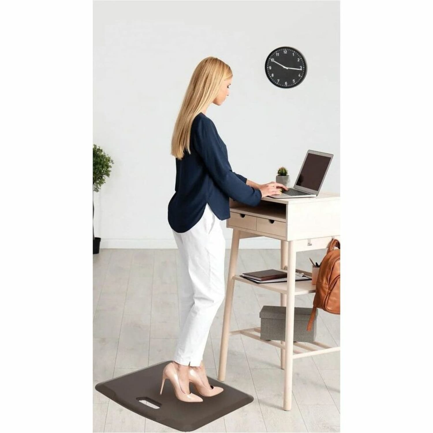 Mount-It! Portable Anti-Fatigue Floor Mat, Rubberized Gel Foam, 18in x 22in, Brown - Image 12