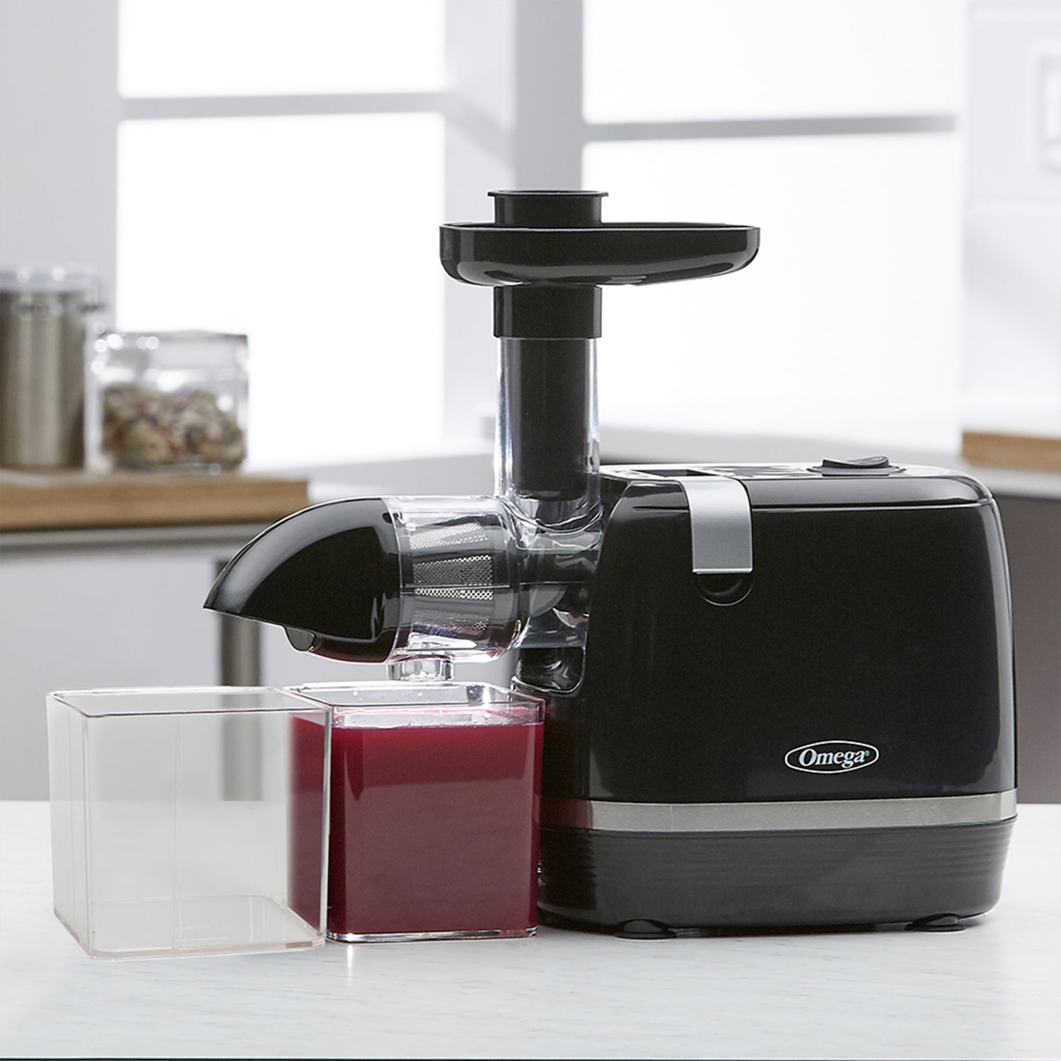 Omega H3000R Horizontal Cold Press Juicer, Black - Image 4