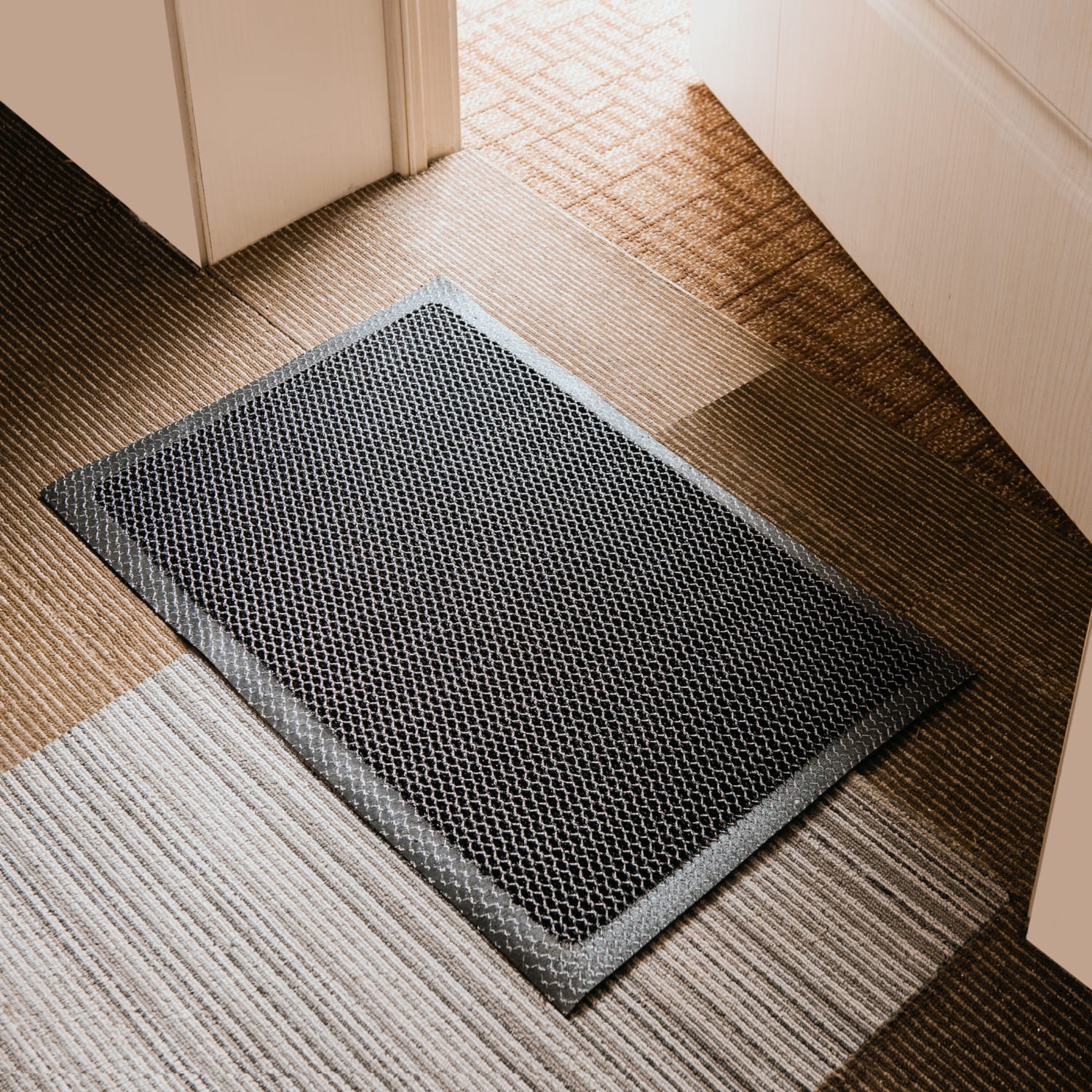 Floortex Doortex Meshmat Entrance Mat, 16in x 24in, Metallic Gray - Image 4