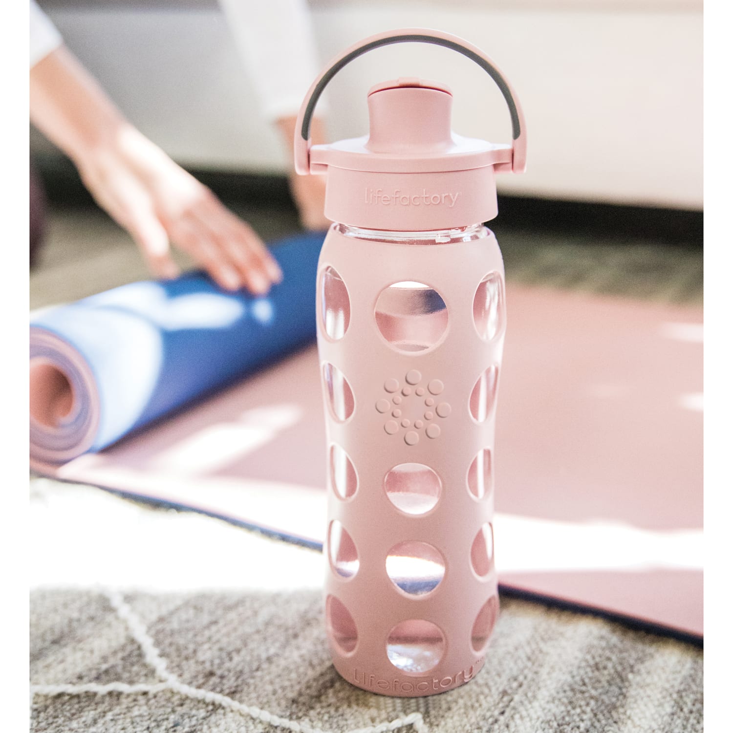 LifeFactory Glass Water Bottle With Active Flip Cap And Protective Silicone Sleeve, 22 Oz, Desert Rose - Image 5