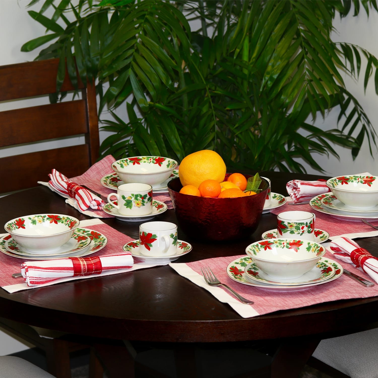 Gibson Home Poinsettia Holiday 20-Piece Dinnerware Set, Multicolor - Image 6
