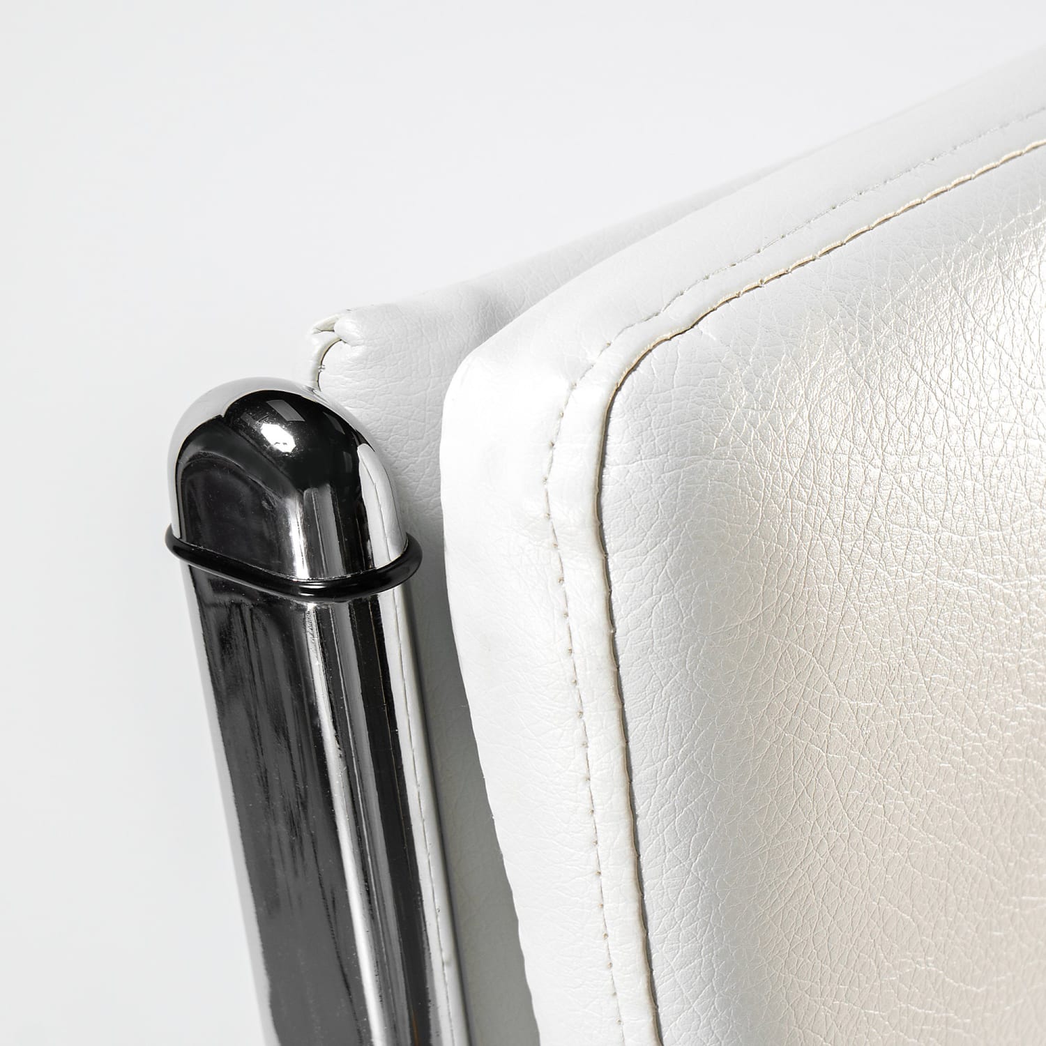 Bush Business Furniture Modelo Bonded Leather High-Back Office Chair, White, Standard Delivery - Image 7