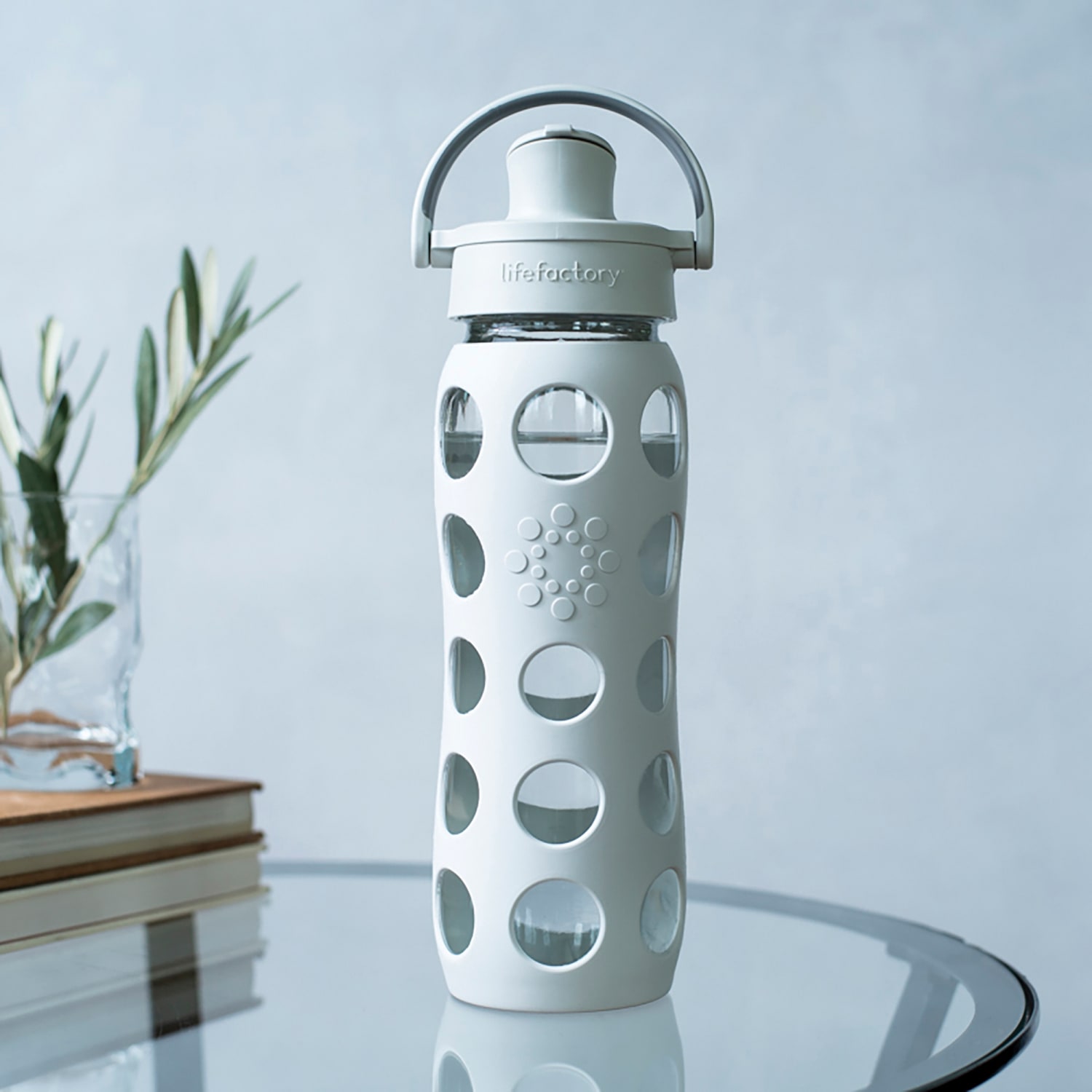 LifeFactory Glass Water Bottle With Active Flip Cap And Protective Silicone Sleeve, 22 Oz, Cool Gray - Image 6