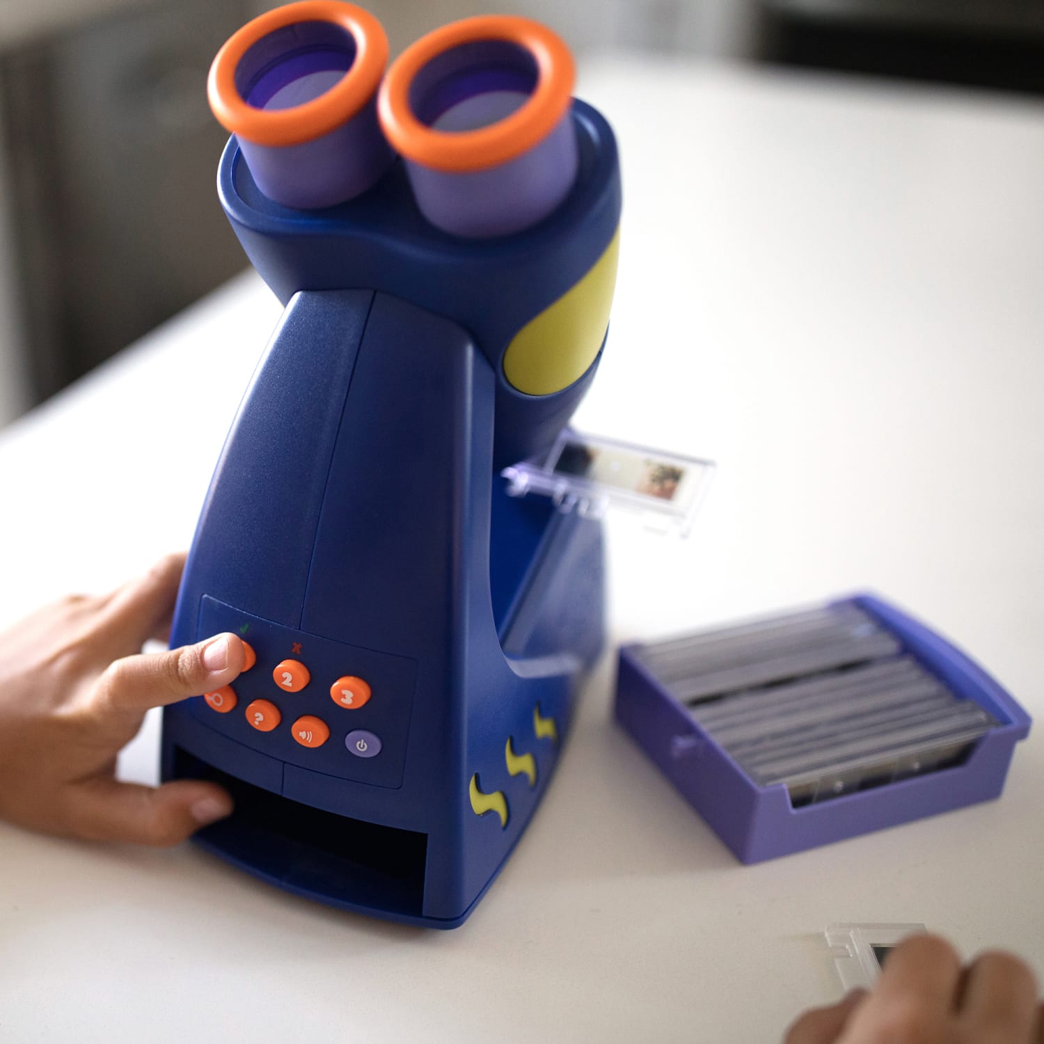 Educational Insights GeoSafari Jr. Talking Microscope 21-Piece Set - Image 5
