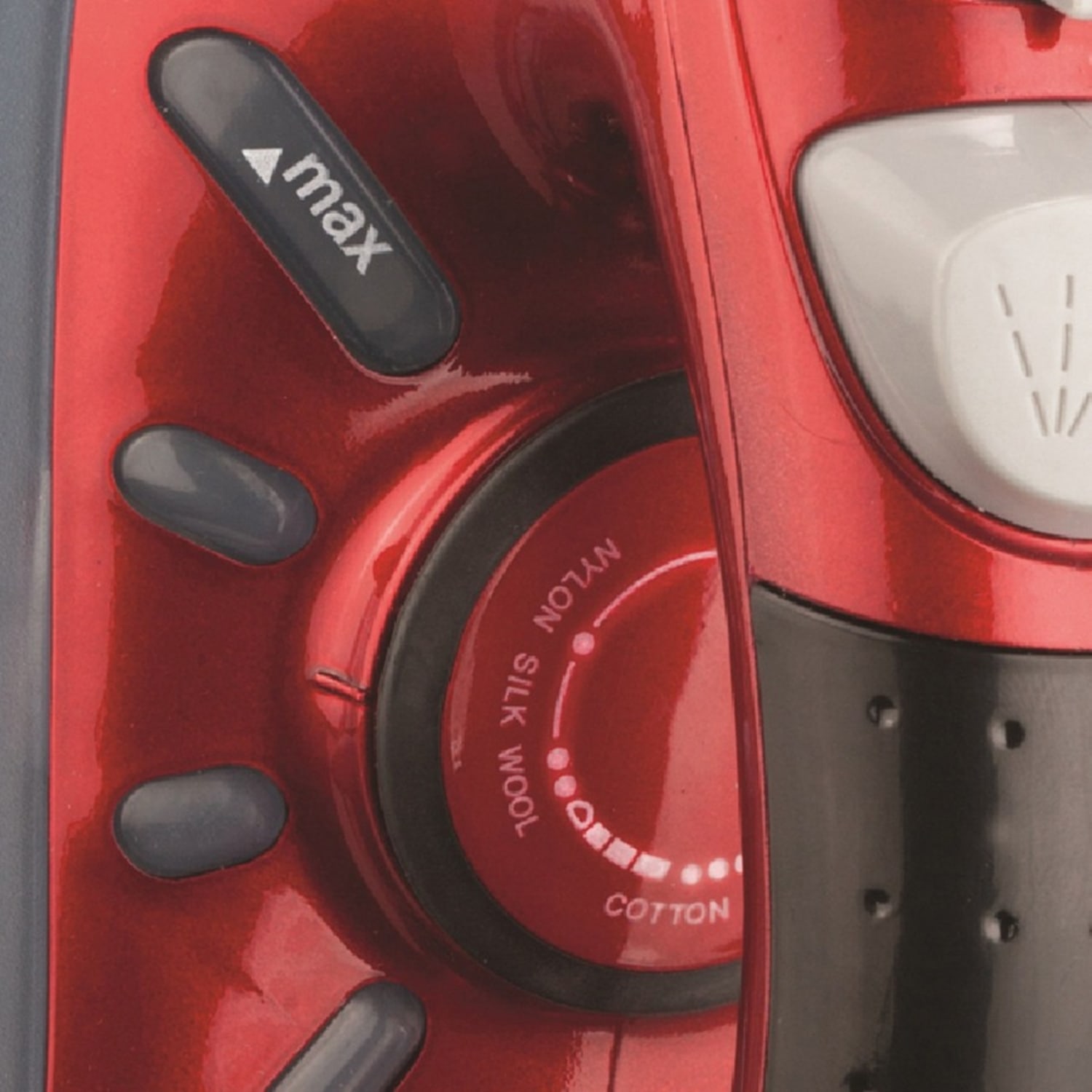 Brentwood BTWMPI61 Spray Iron, Red - Image 3