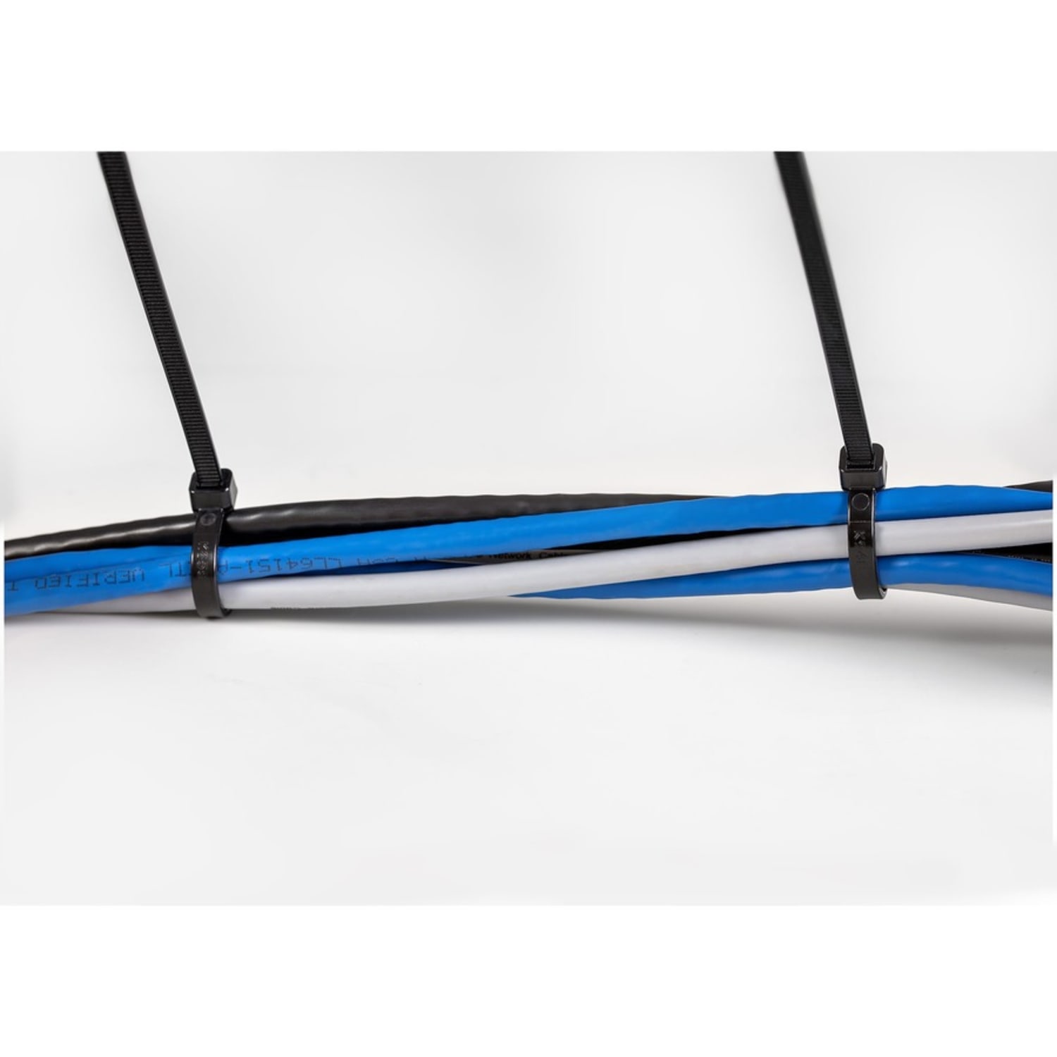 StarTech.com 100 Pack 10in Cable Ties - Black Extra Large Nylon/Plastic Zip Ties Adjustable Network Cable Wraps UL TAA - 100 Pack Black - Image 6