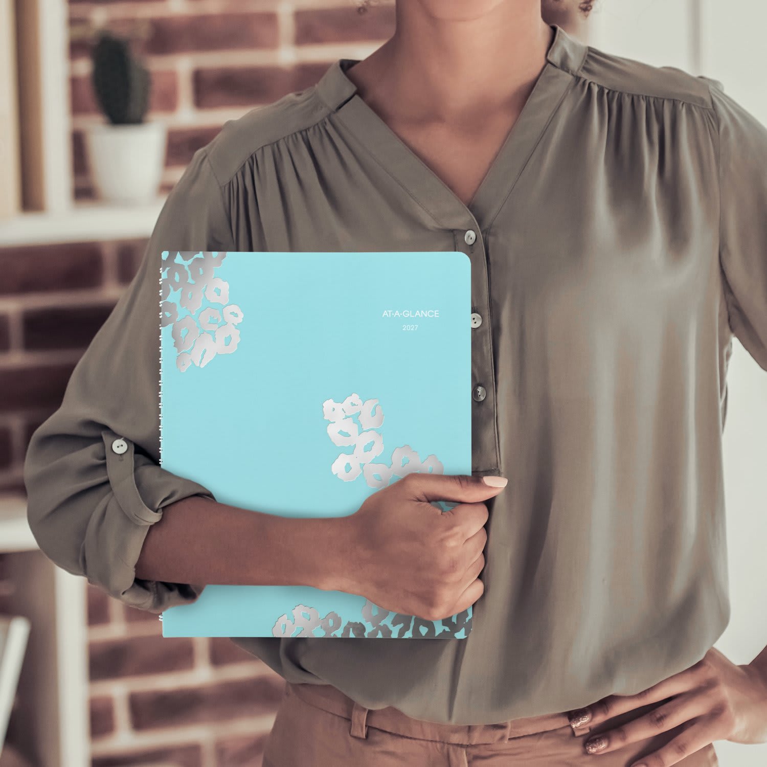 AT-A-GLANCE Wild Washes 2027 Weekly Monthly Appointment Book Planner, Teal, Large, 8 1/2in x 11in - Image 6