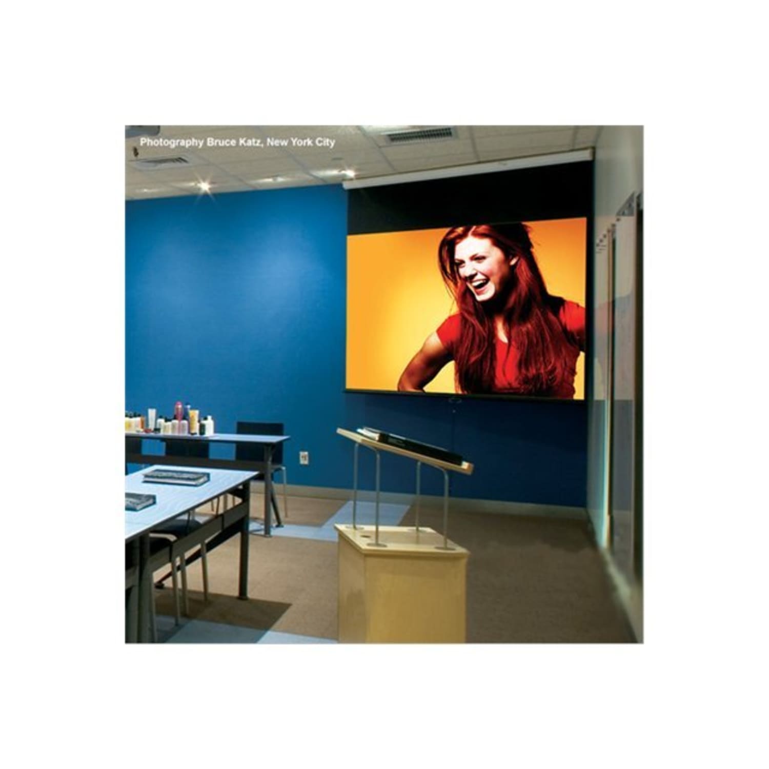 Draper Luma HDTV Format - Projection screen - ceiling mountable, wall mountable - 100in (100 in) - 16:9 - Matt White - white - Image 4