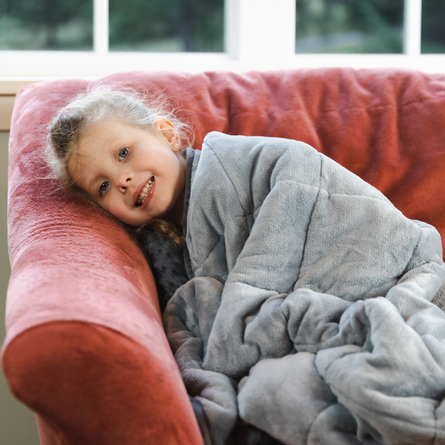 Bouncyband Soft Fleece Kids Weighted Sensory Blanket, 10 lb, 65in x 45in, Gray, Grade 5 To 12 - Image 5