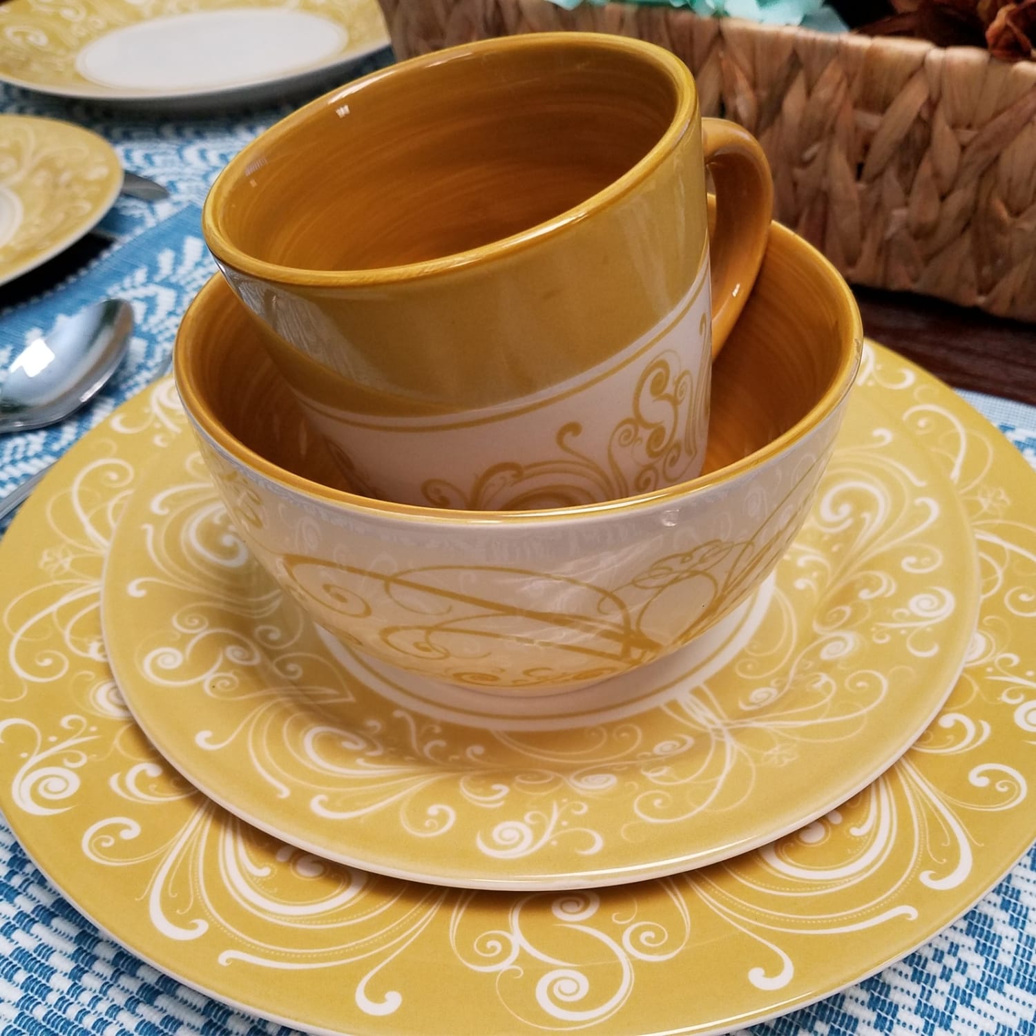 Elama 16-Piece Stoneware Dinnerware Set, Golden Yellow - Image 4