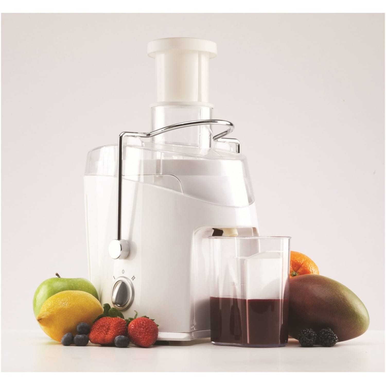 Brentwood JC-452W Juice Extractor in White - 11.83 fl oz Capacity - 400 W Motor - White - Image 4