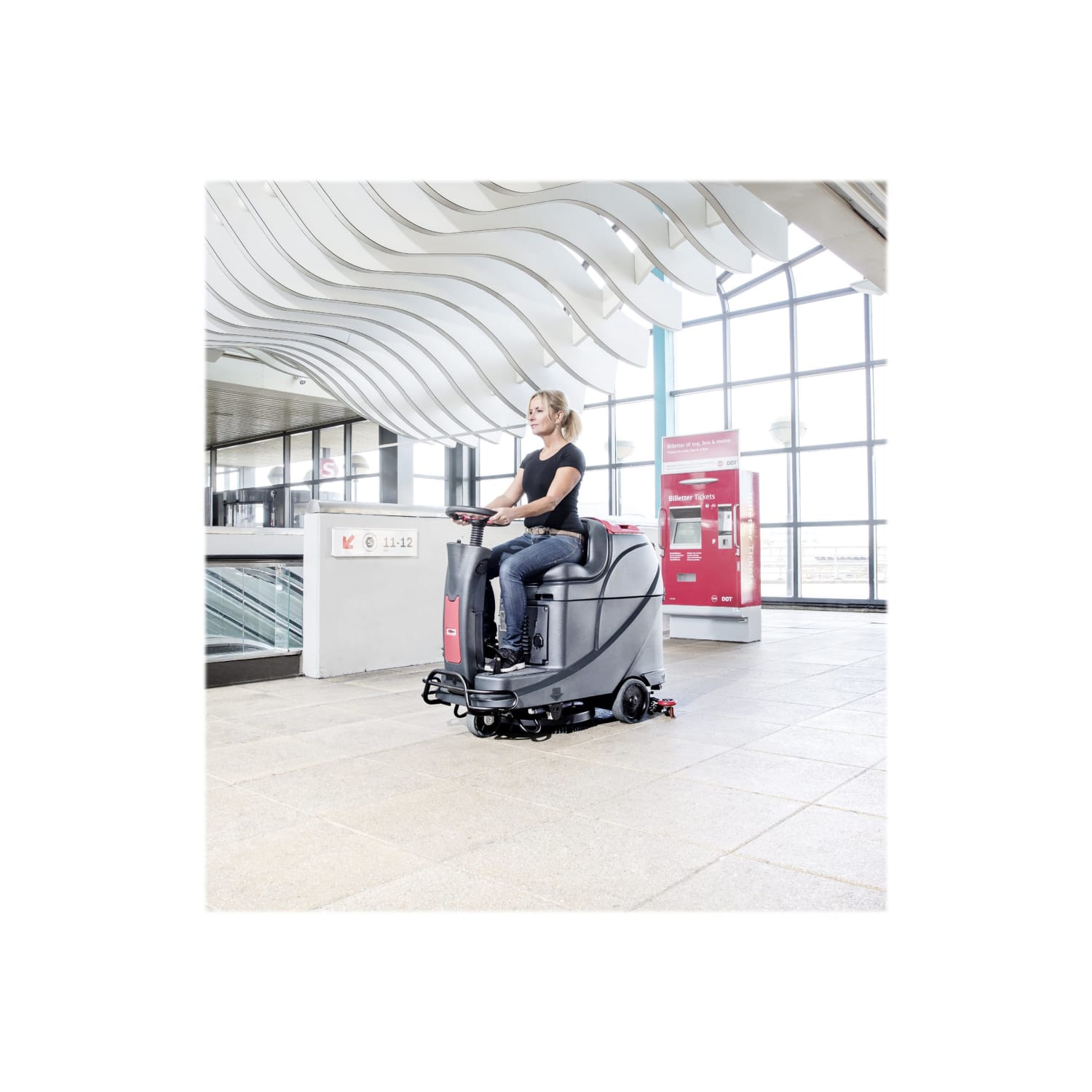 Nilfisk Viper AS530R Ride-On Floor Scrubber, 20in Head Diameter - Image 6