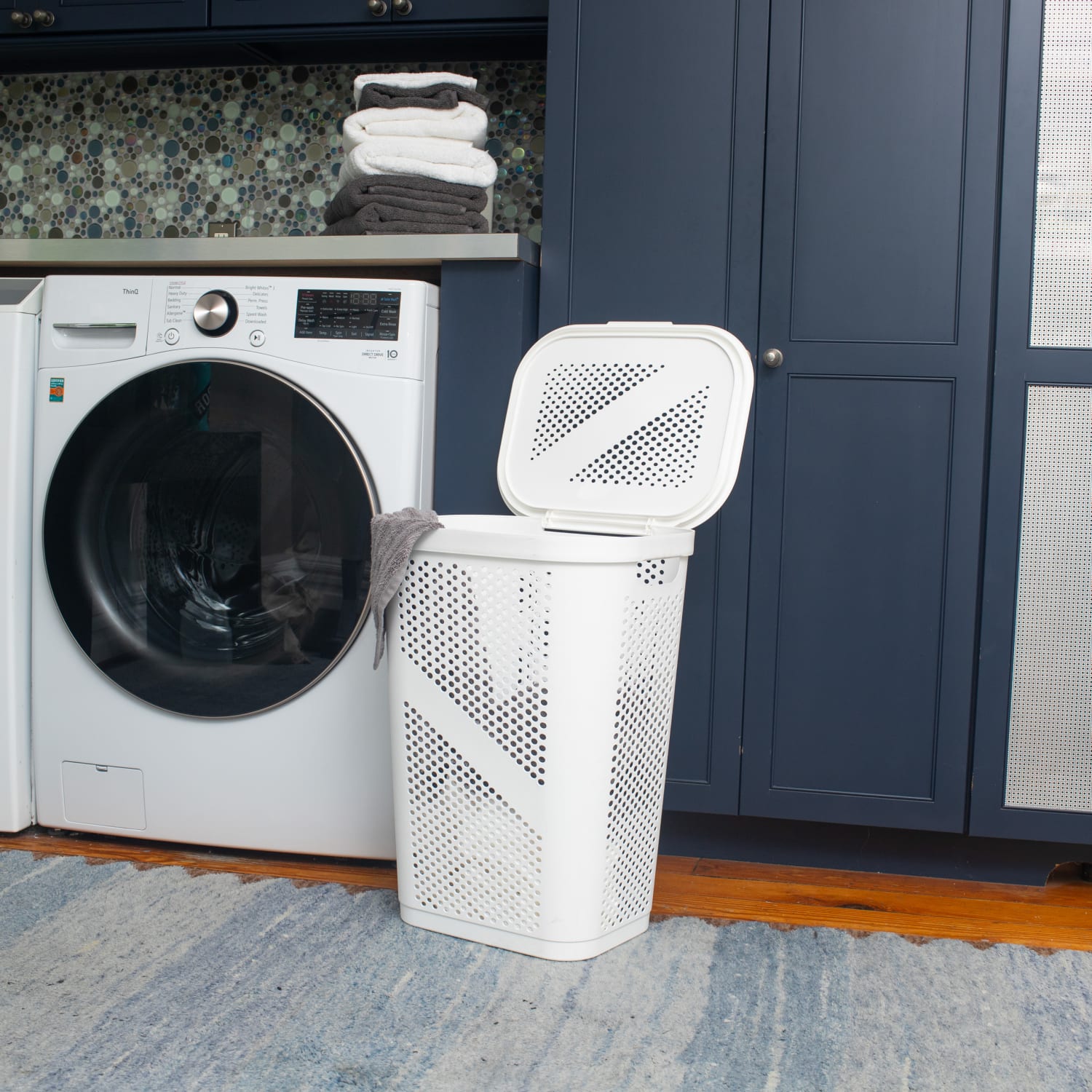 Mind Reader 60L Laundry Hamper Clothes Basket with Lid, 23-1/2inH x 13-3/4inW x 17-1/4inL, White - Image 3