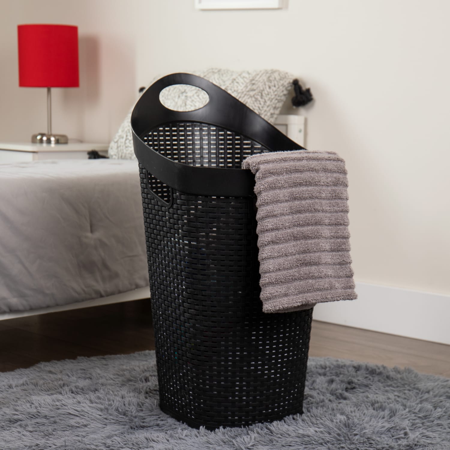 Mind Reader 60L Rolling Laundry Hamper on Wheels, 60 Liter Capacity, 29-1/4inH  x 14-3/4inW x 19-1/2inL, Black - Image 3
