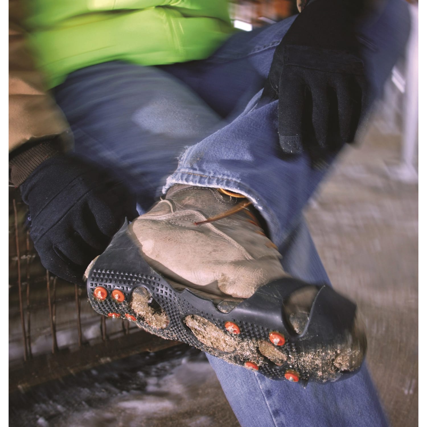Ergodyne Trex Ice Traction Device, 6300 One-Piece, Medium, Black - Image 3