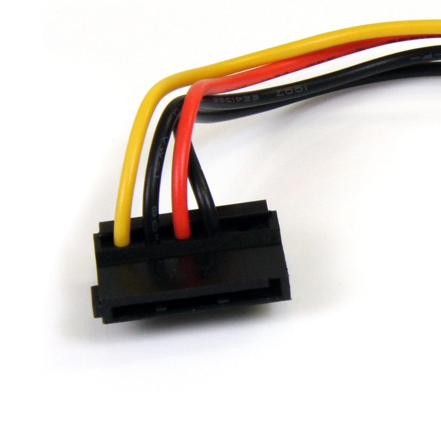 StarTech.com 6in 4 Pin Molex to Right Angle SATA Power Cable Adapter - Image 4