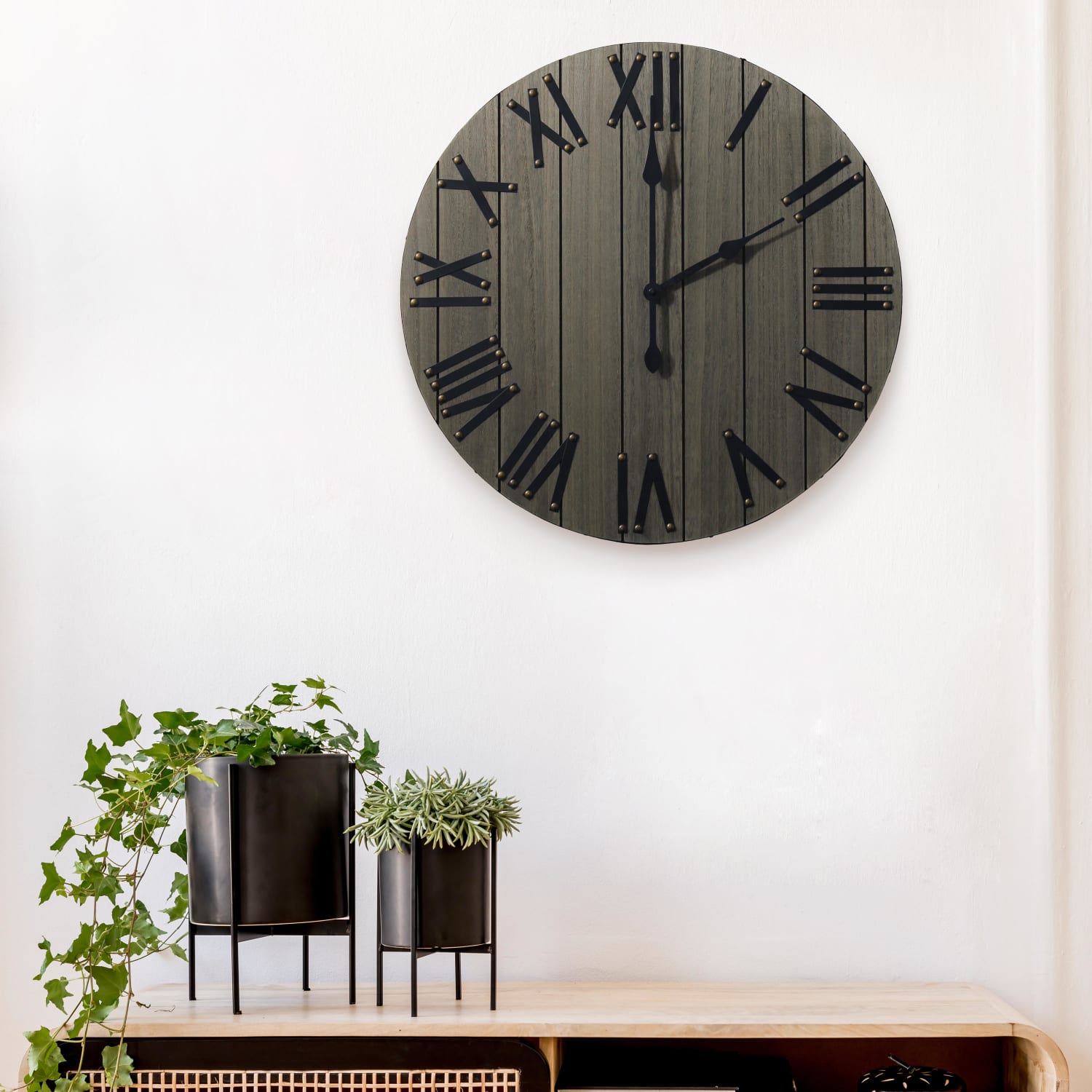 Elegant Designs Handsome Rustic Farmhouse Wood Wall Clock, 21in, Rustic Gray - Image 5