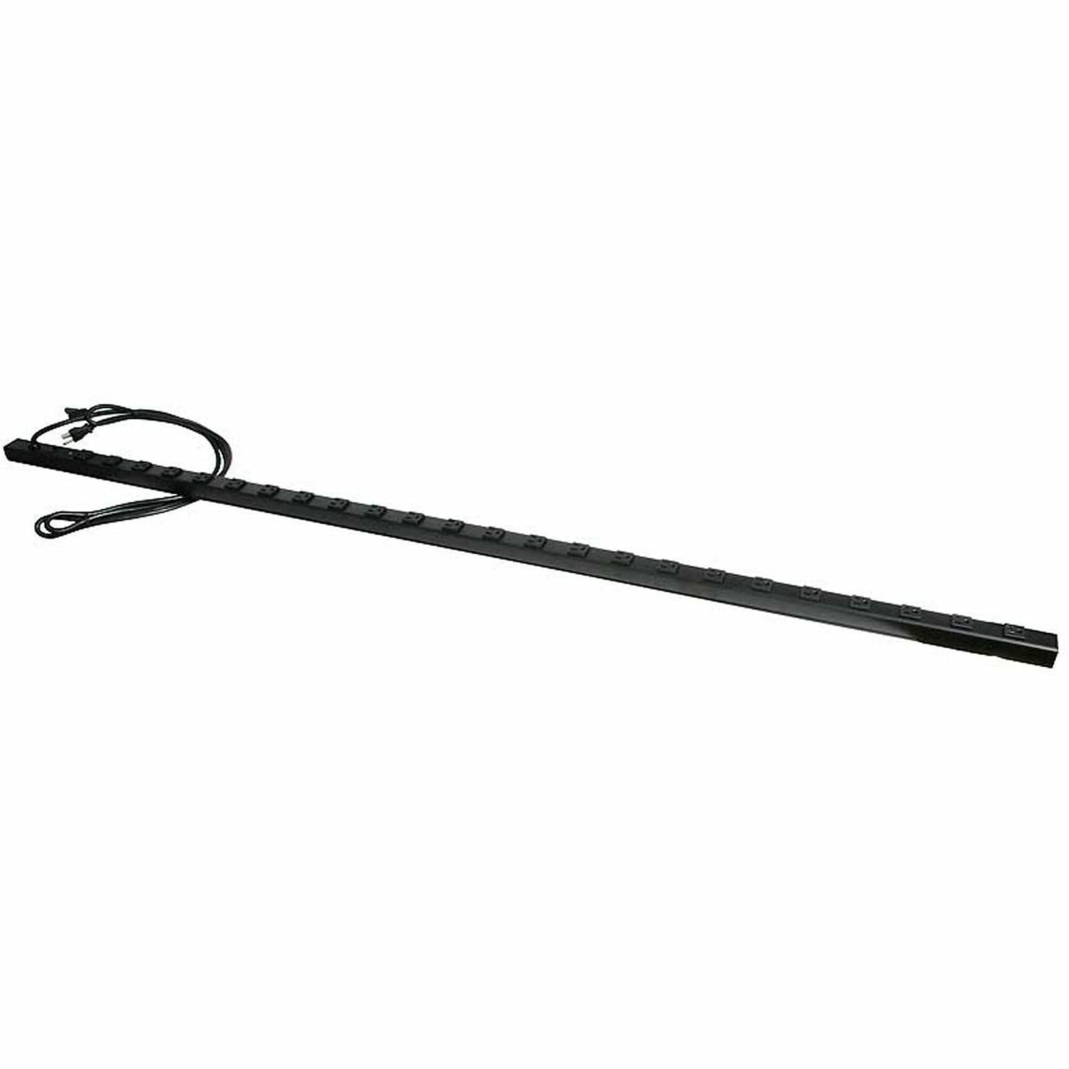 StarTech.com 24 Outlet 120V 15A Rack mount Power Strip - Image 5