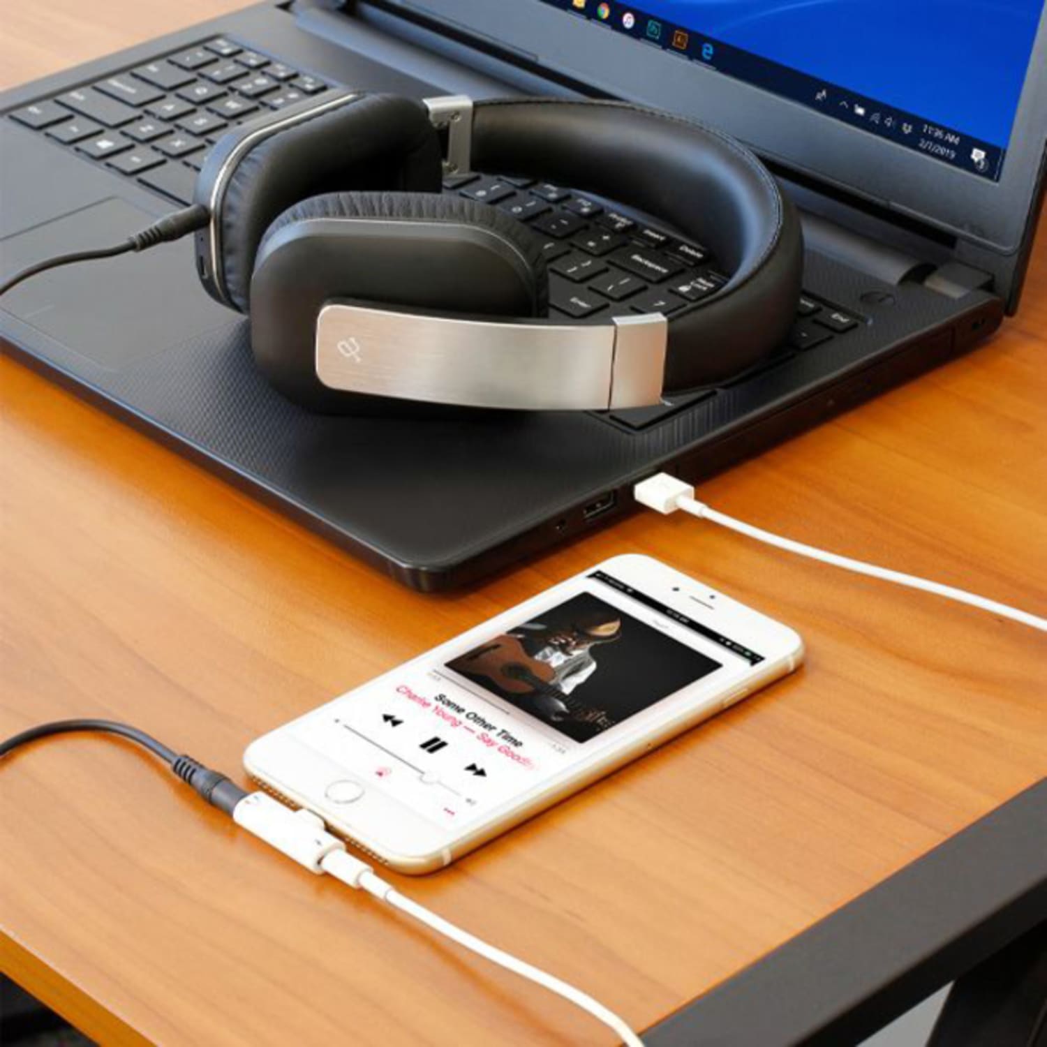 Aluratek Lightning + 3.5 mm Adapter For iPhone/iPad - 1 x Lightning Proprietary Connector Male - 1 x Lightning Proprietary Connector Female, 1 x Mini-phone Stereo Audio Female - Image 5
