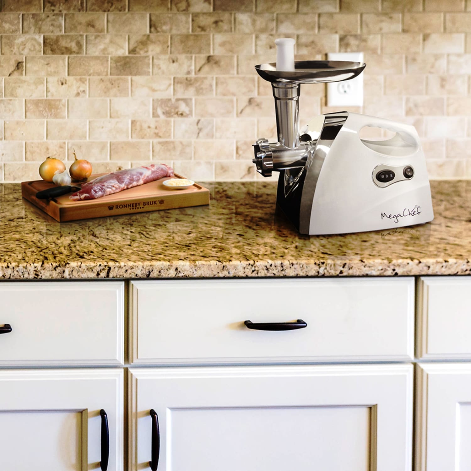 MegaChef 1200 W Powerful Automatic Meat Grinder, White - Image 4