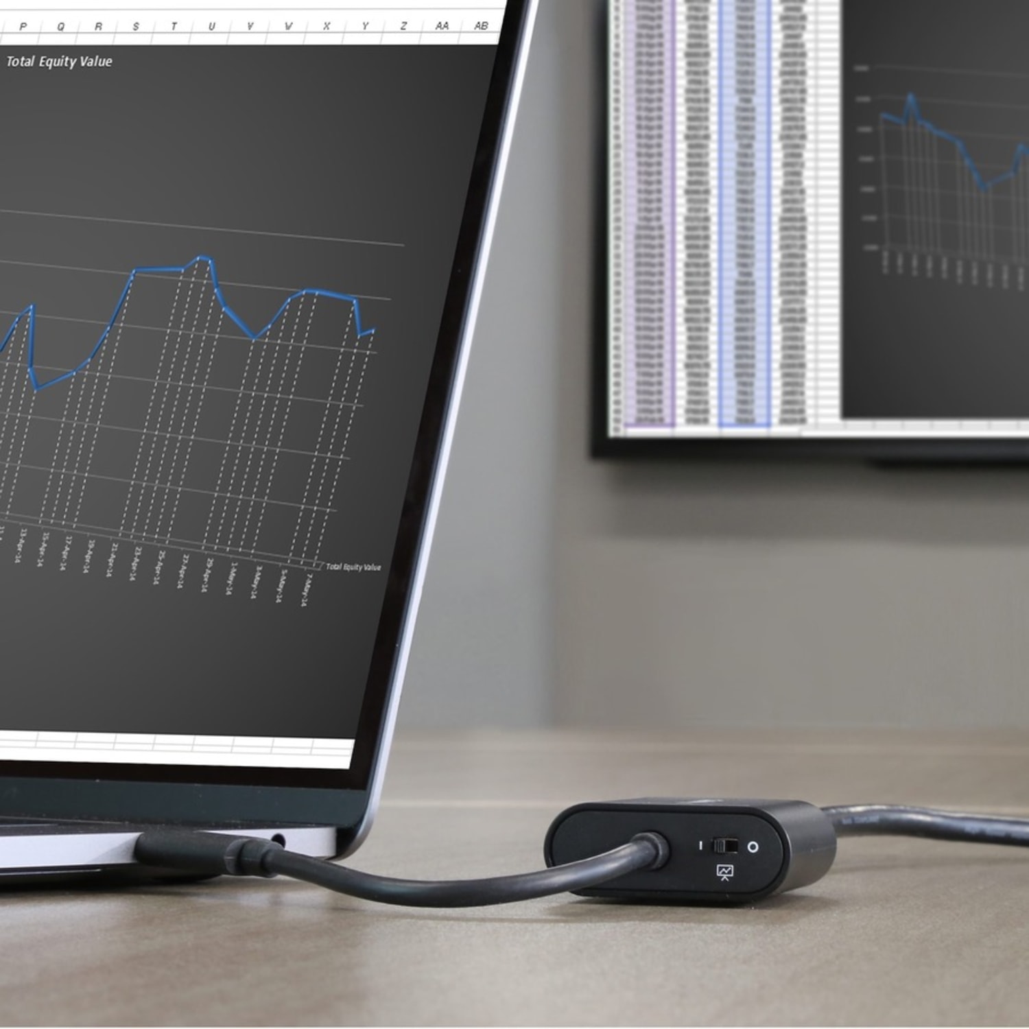 StarTech.com USB C to HDMI Adapter - With Stay Awake - Presentation Mode - 4K at 60Hz - Thunderbolt 3 Compatible - USB C Adapter - Use this unique adapter to prevent your USB Type-C computer from entering power save mode during presentations - Image 5