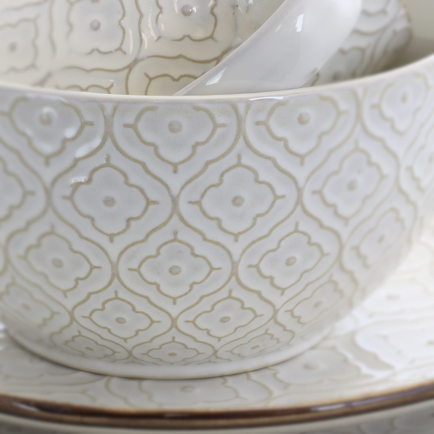 Elama 16-Piece Stoneware Dinnerware Set, White Lily - Image 5