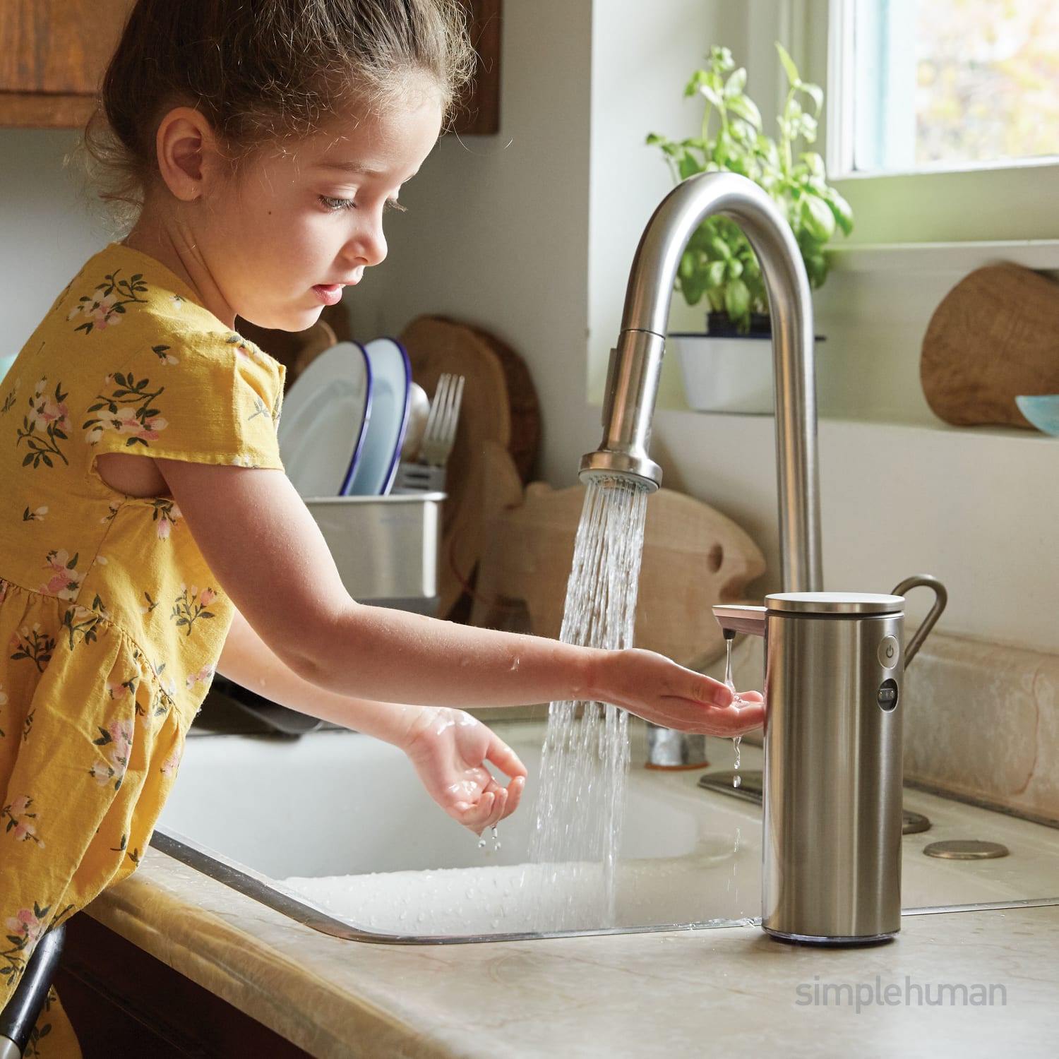 simplehuman Touch-Free Rechargeable Sensor Liquid Soap and Hand Sanitizer Dispenser, 9 Oz, Brushed - Image 5