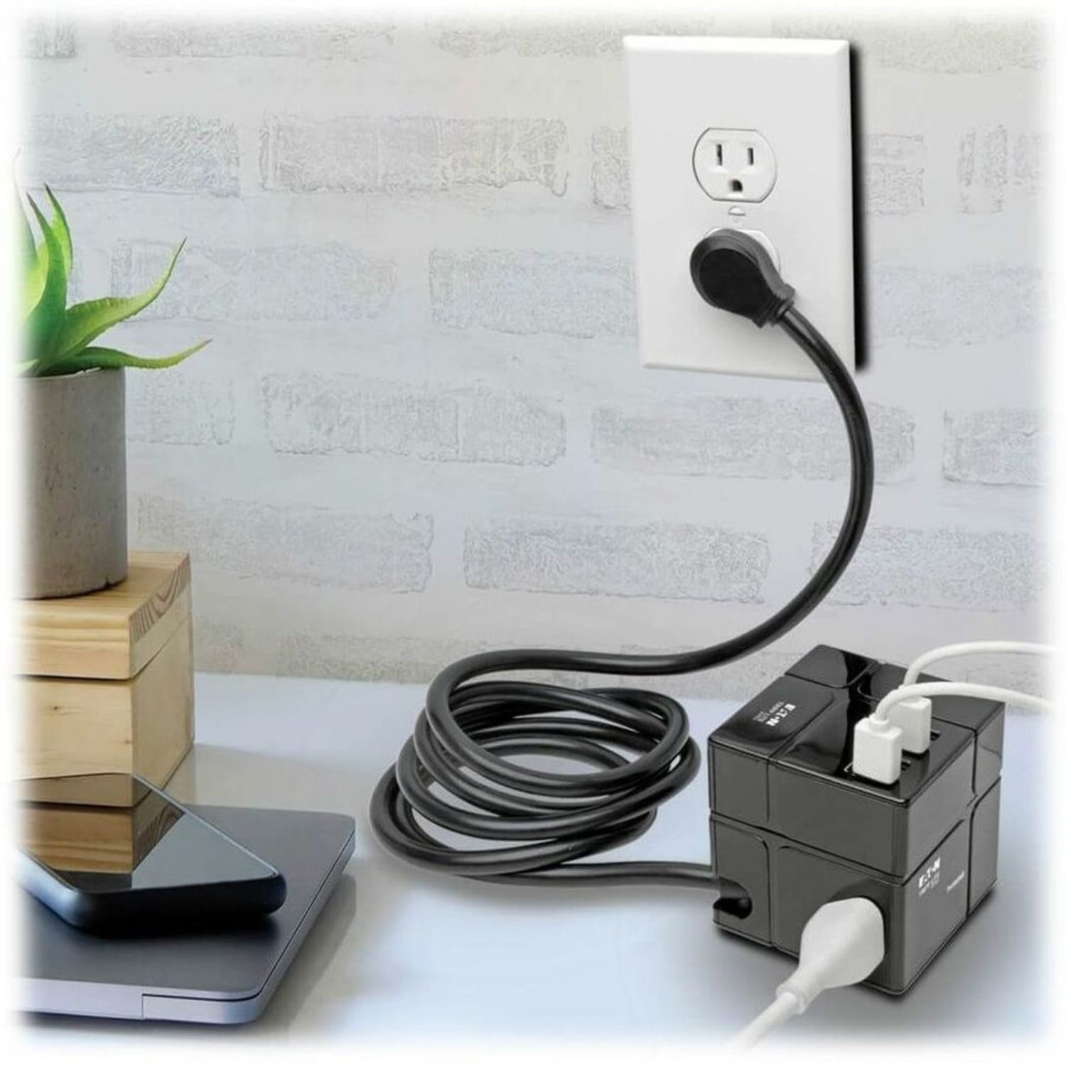 Eaton Tripp Lite Series Surge Protector Power Cube 3-Outlet 6 USB-A 7.2A 6ft Cord Black 540 Joules - Surge protector - TLP366CUBEUSBB - Image 6