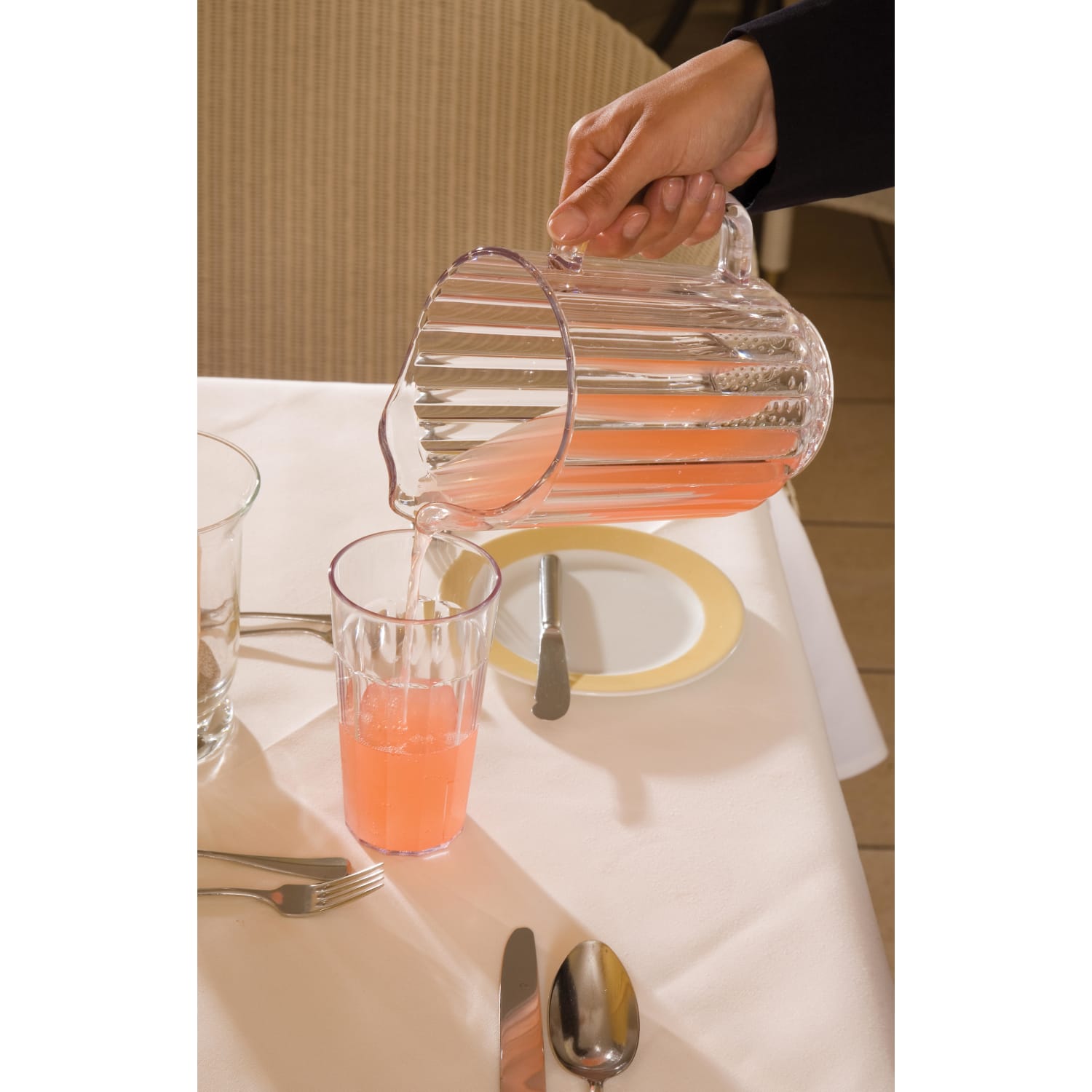 Cambro Camwear Pitchers, 32 Oz, Clear, Pack Of 6 Pitchers - Image 3
