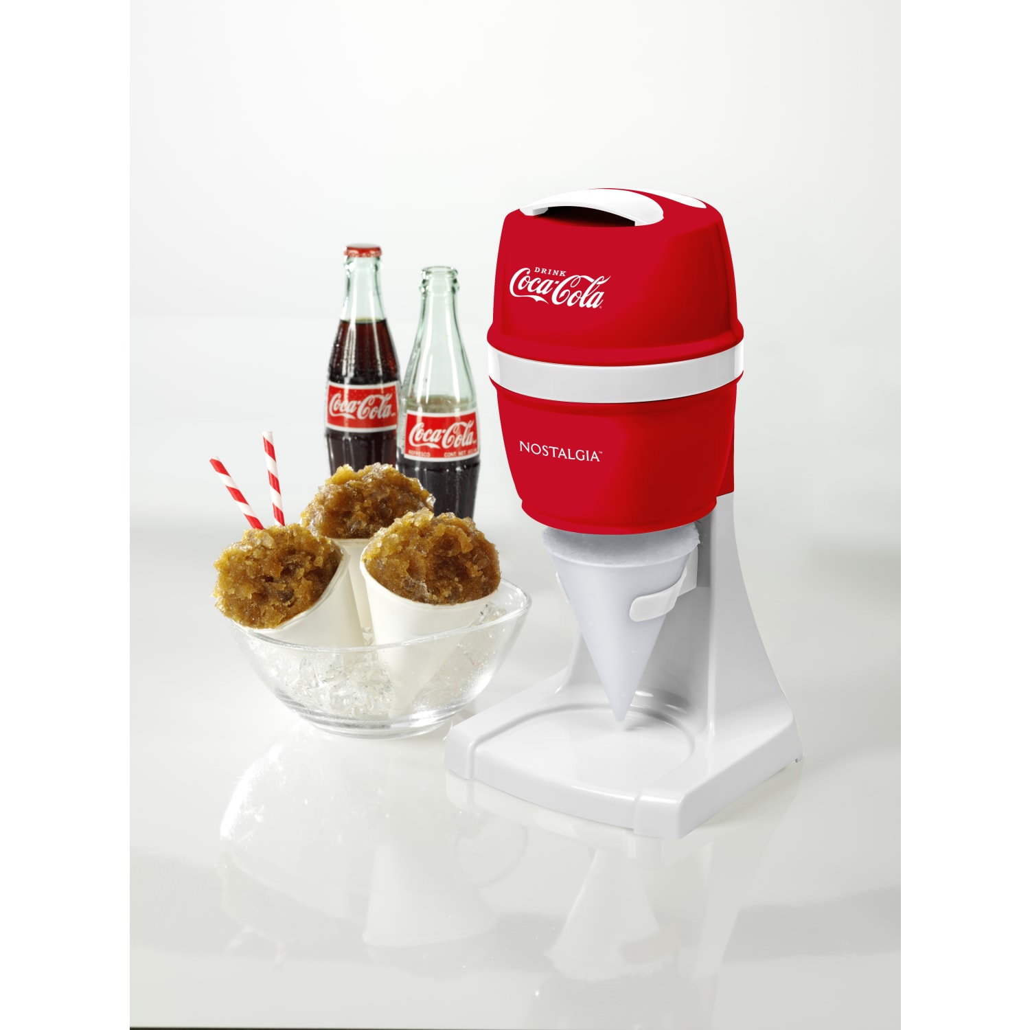 Coca-Cola CKESHVICE2CR Electric Shaved Ice & Snow Cone Maker, 6-1/4in x 12-15/16in, Red - Image 3