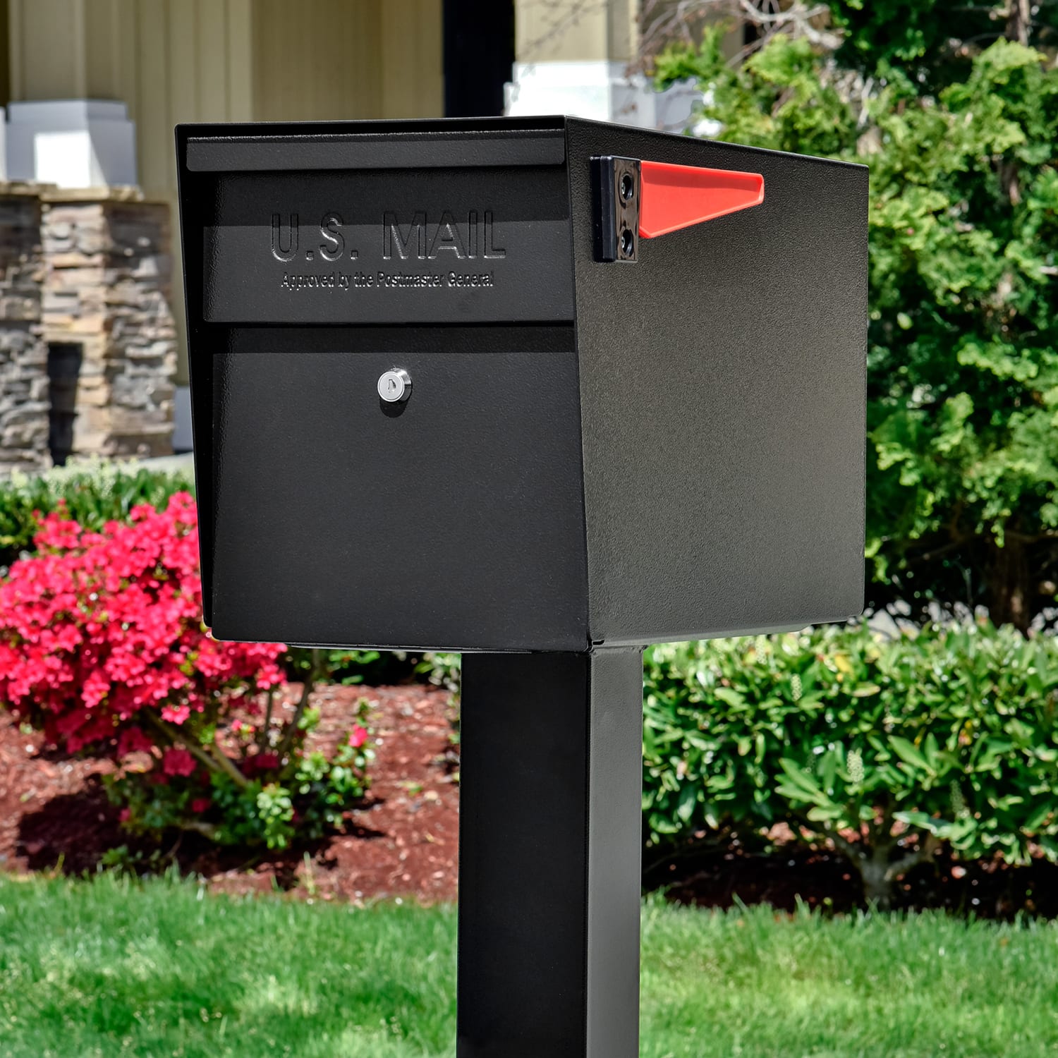 Mail Boss Curbside Locking Mailbox, 13 3/4in x 11 1/4in x 21in, Black - Image 3