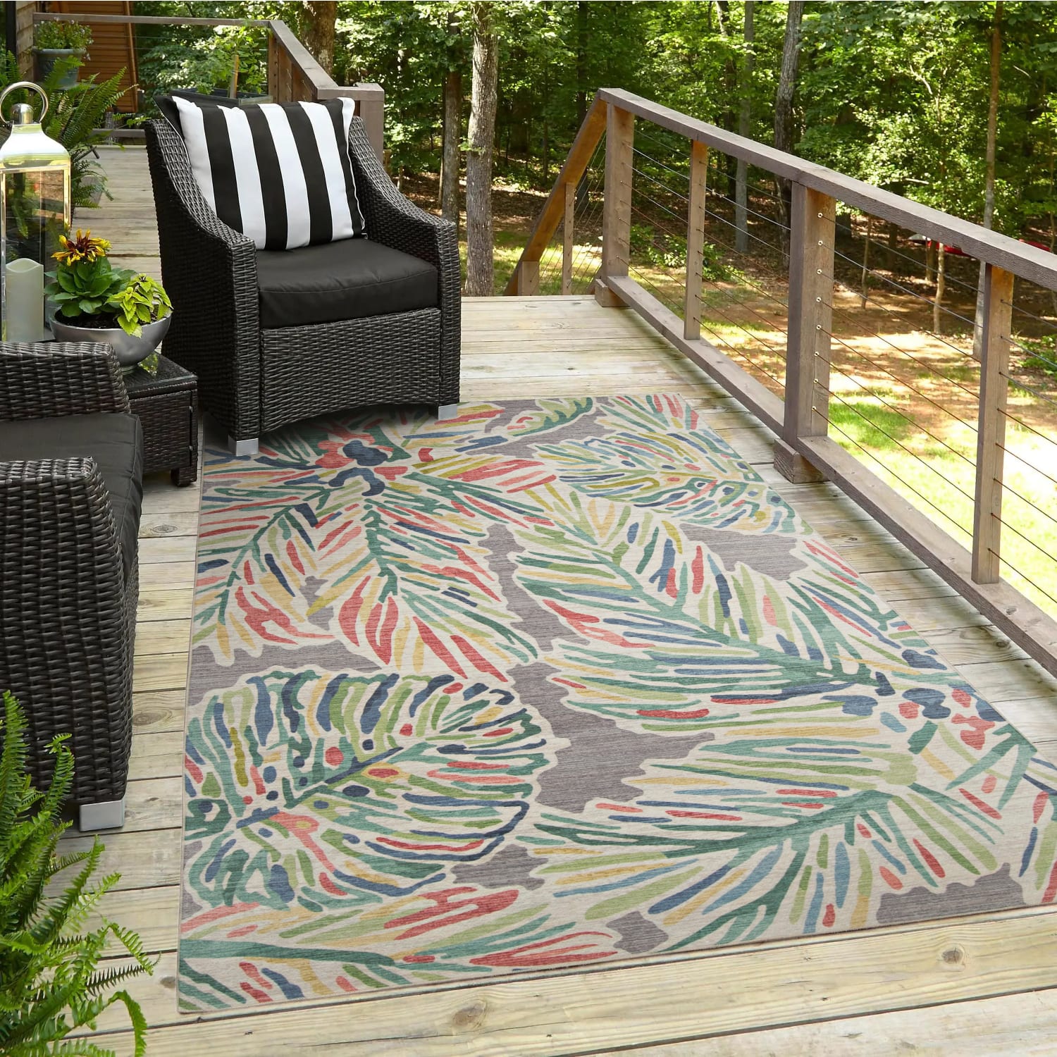 Linon Washable Outdoor Area Rug, Fernwood, 5ft x 7ft, Gray/Green - Image 3