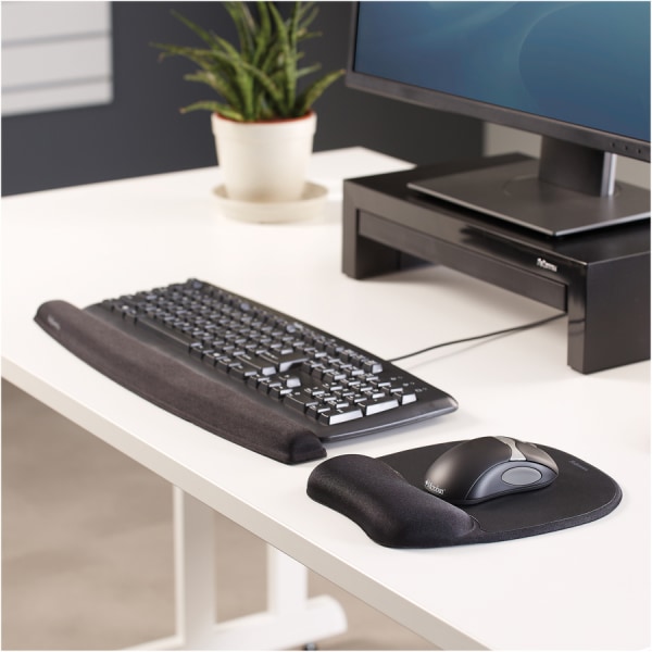 Fellowes Gel Crystals Mouse Pad With Wrist Rest 1 H x 7.94 W x