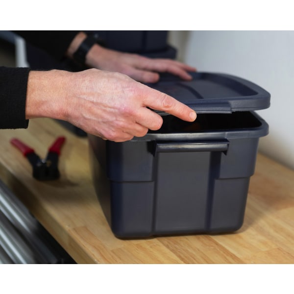 Rubbermaid® Roughneck Tote With Lid, 10 Gallons, 8-7/8 Rubbermaid® Roughneck Tote With Lid, 10 Gallons, 8-7/8
